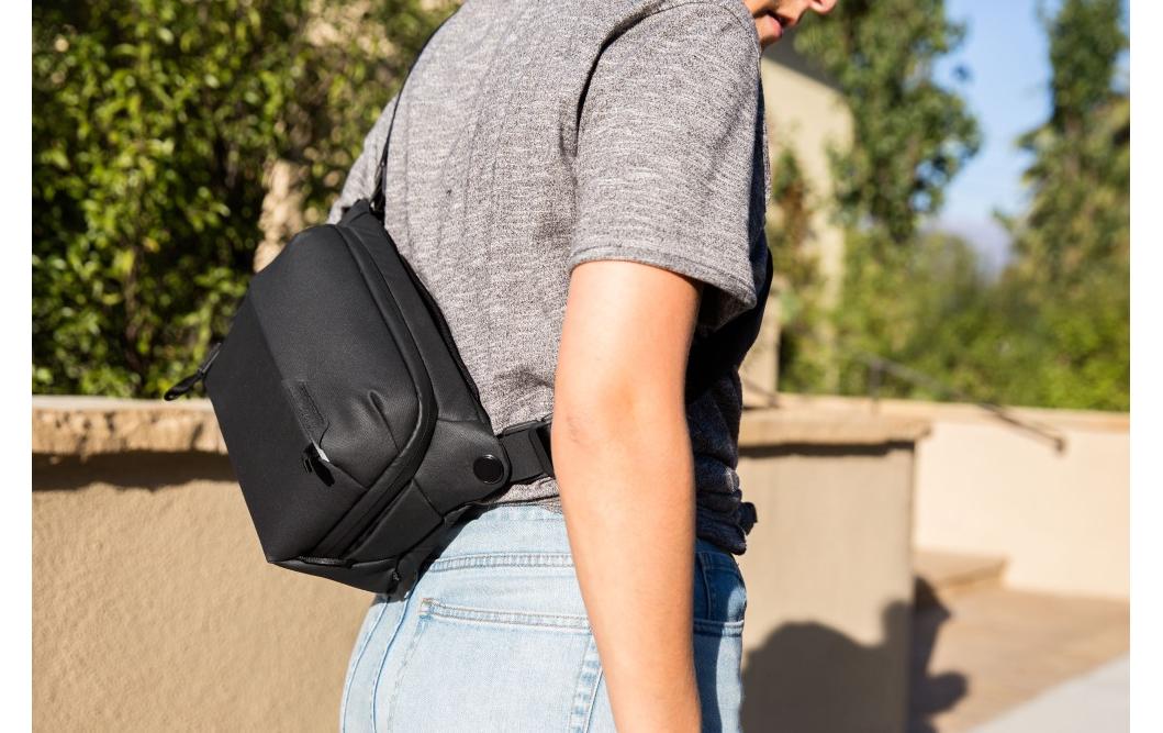 Peak Design Everyday Sling 3L Tragetasche – Aluminium/Nylon – Schwarz