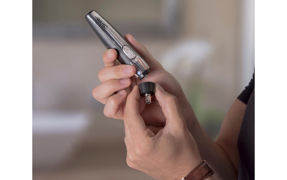 Wahl Bart- & Haarschneider Reiseset – 12 Stk – Schwarz/Silber – Batteriebetrieb