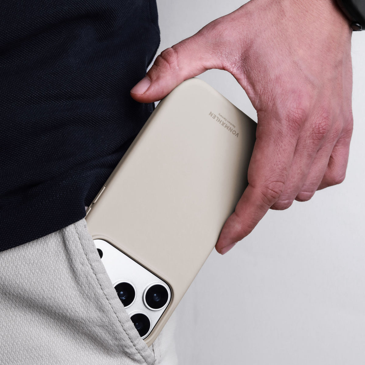 Vonmählen Backcover – für Apple iPhone 17 Pro – beige – Silikon – MagSafe-kompatibel
