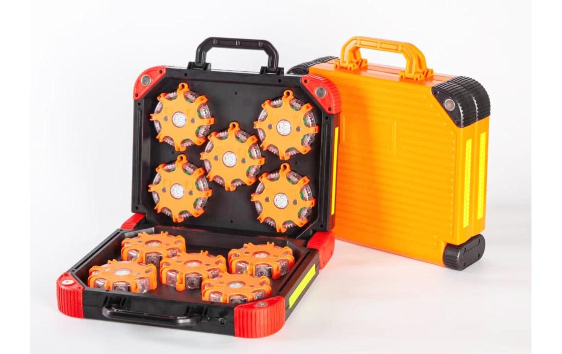 Splix Sicherheitslicht (tragbar) – 10,5 cm – Mehrfarbig – IP67 – Akkubetrieb – Aufladestation, Magnet – Orange