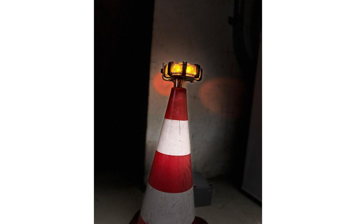 Splix Sicherheitslicht (tragbar) – 10,5 cm – Mehrfarbig – IP67 – Akkubetrieb, Magnet, inkl. Ladekabel – Orange