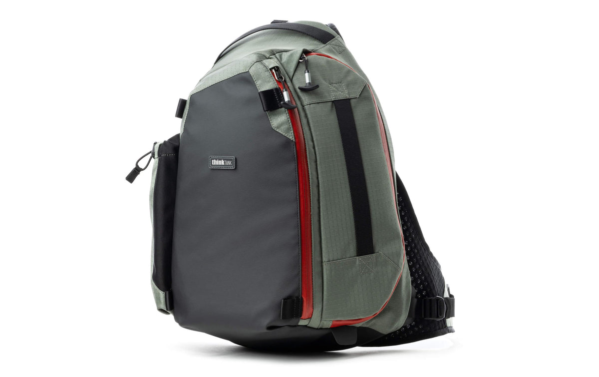 Think Tank PhotoCross Sling V2 Mono Sling Kamerarucksack – 14 l, Platz für 3 Objektive, Regenhülle – Grün