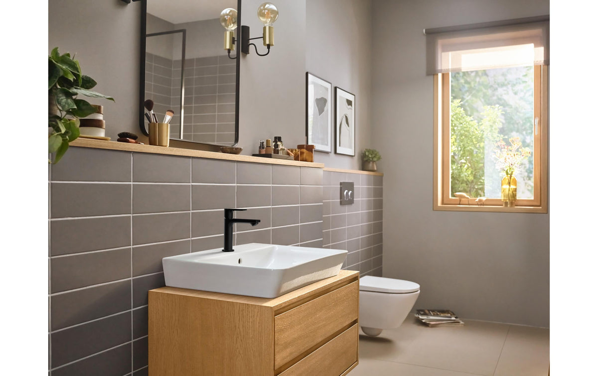 Hansgrohe Badebatterie Rebris E 110 – Einhebelmischer, Kunststoff/Messing/Metall, Schwarz matt