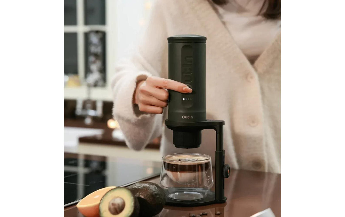 Outin Universal Kaffeeständer – höhenverstellbar, Korkauflage – für Kaffeemaschinen