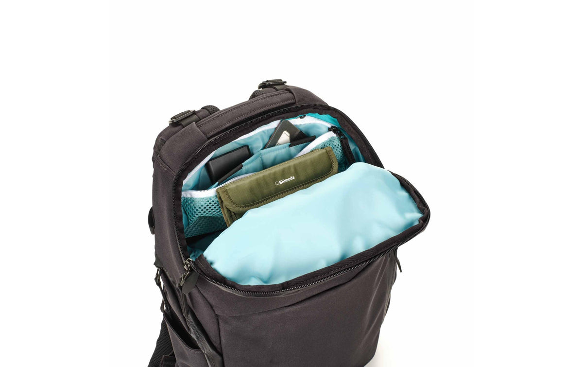 Shimoda Urban Explore 20 Kamerarucksack – 20 l, 270 × 430 × 200 mm – Anthrazit – Regenhülle