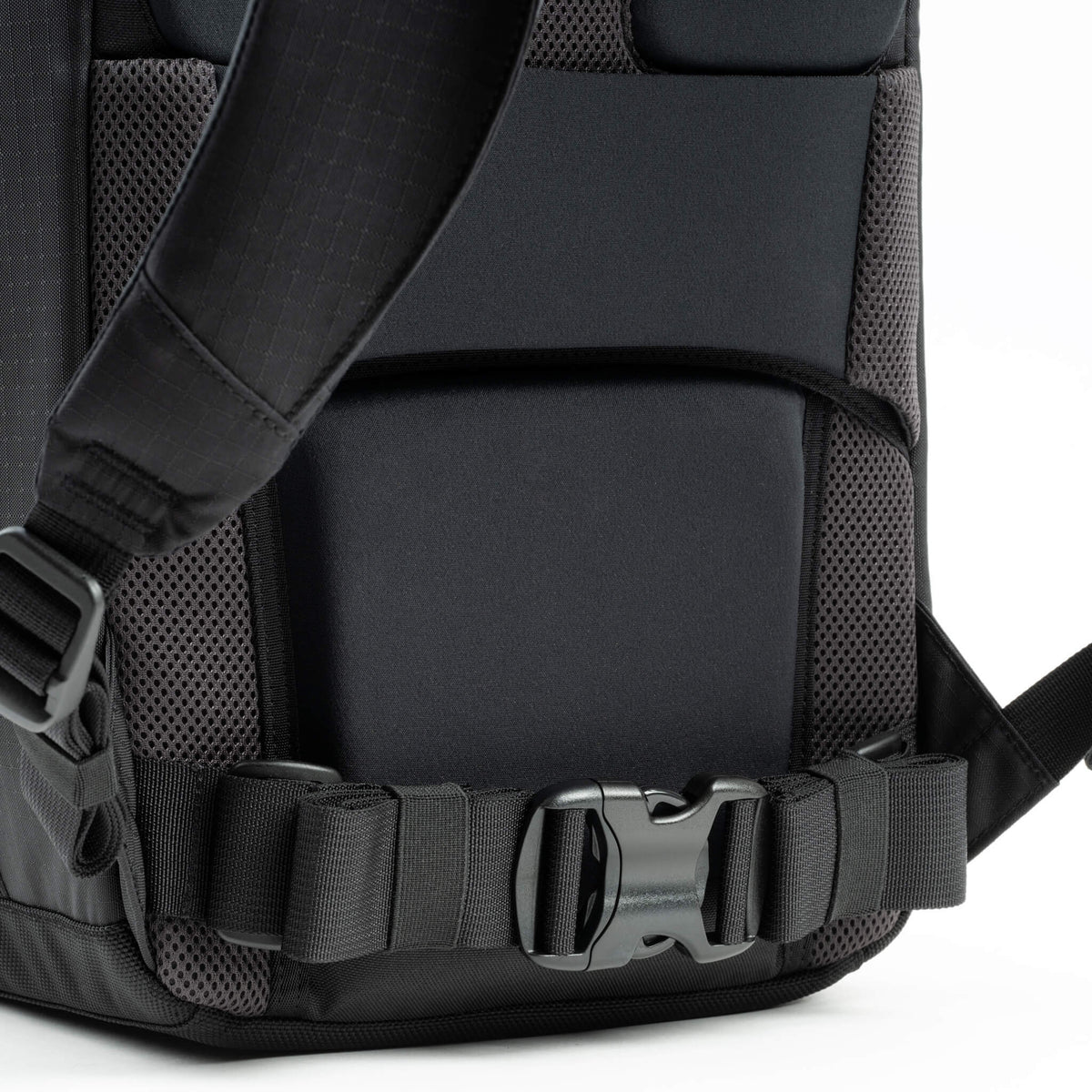 Think Tank Walker Pro Kamerarucksack – 24 L, für 14" Notebook – Spritzwassergeschützt, Neopren/Nylon, Schwarz
