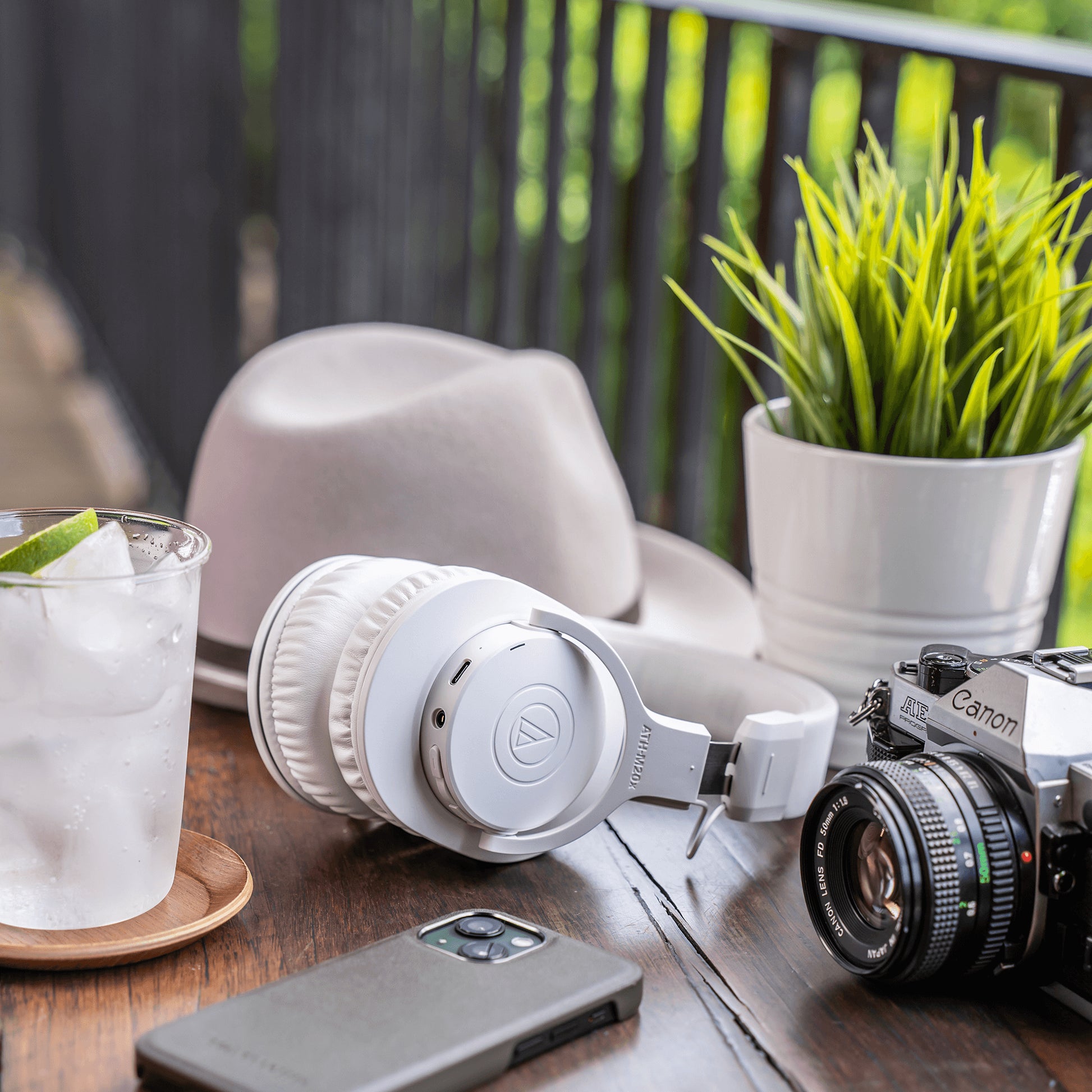 Audio-Technica ATH-M20xBT Over-Ear Kopfhörer – Kabel + BT, Weiss, BT 5.0