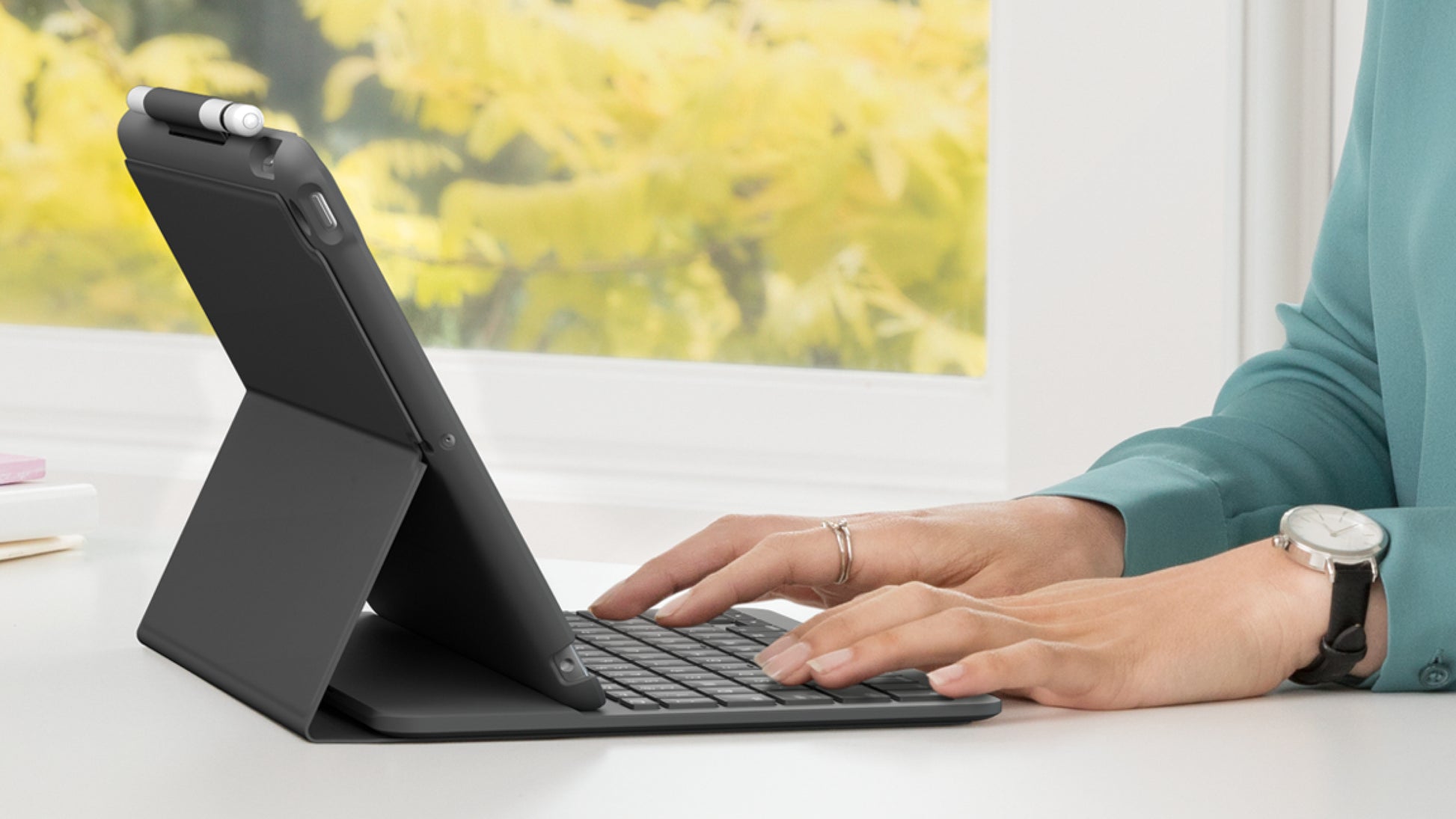 Logitech Slim Folio – Tastatur – für iPad (7. Generation)