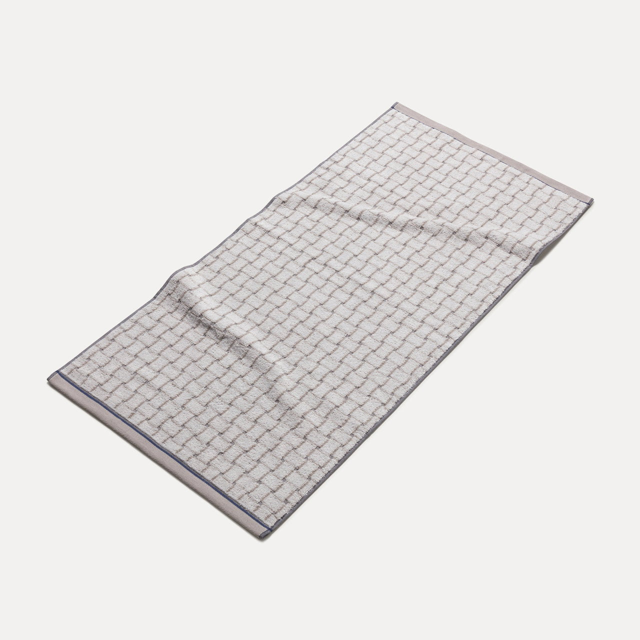 MÖVE Duschtuch Geometric Shapes – 67 × 140 cm, Beige/Grau, 100% Baumwolle, 530 g/m²