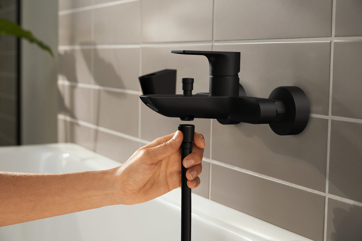 Hansgrohe Rebris E Einhebel-Wannenmischer – 218 × 245 × 114 mm, Keramik/Metall, Mattschwarz