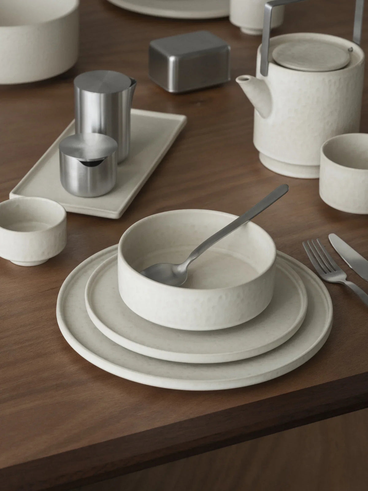 Blomus Teekanne MAKOTO – 1 l, 20,5 × 16,5 × 12,5 cm, Steingut, Beige, mit Teefilter, spülmaschinenfest