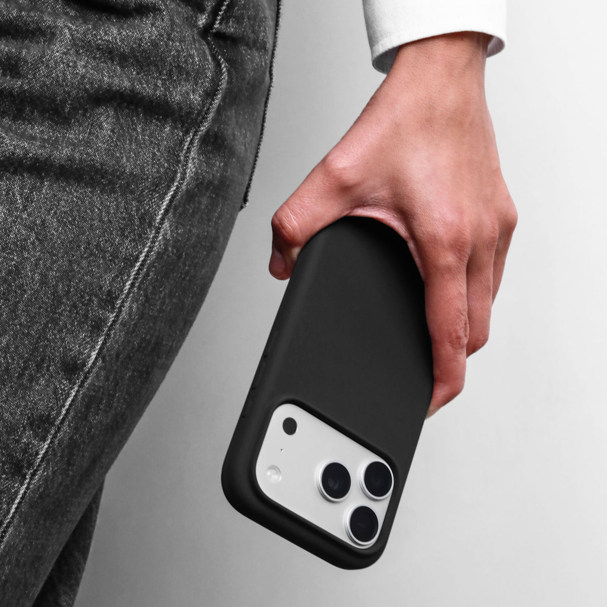 Vonmählen Backcover – für Apple iPhone 17 Pro Max – schwarz – Silikon, MagSafe-kompatibel