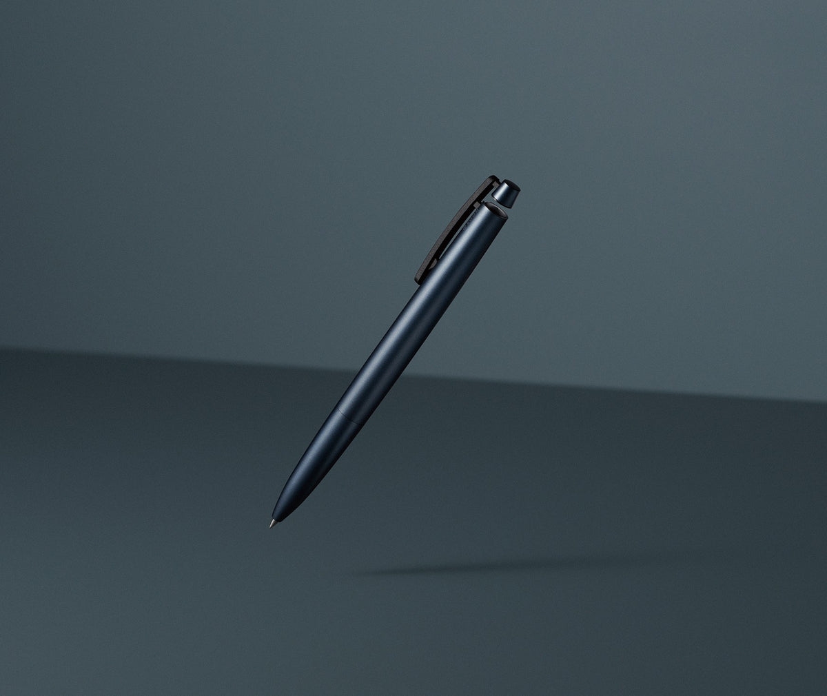 Tombow Zoom C1 Kugelschreiber – Schwarz, Spitze 0,7 mm, Duralumin, Silber