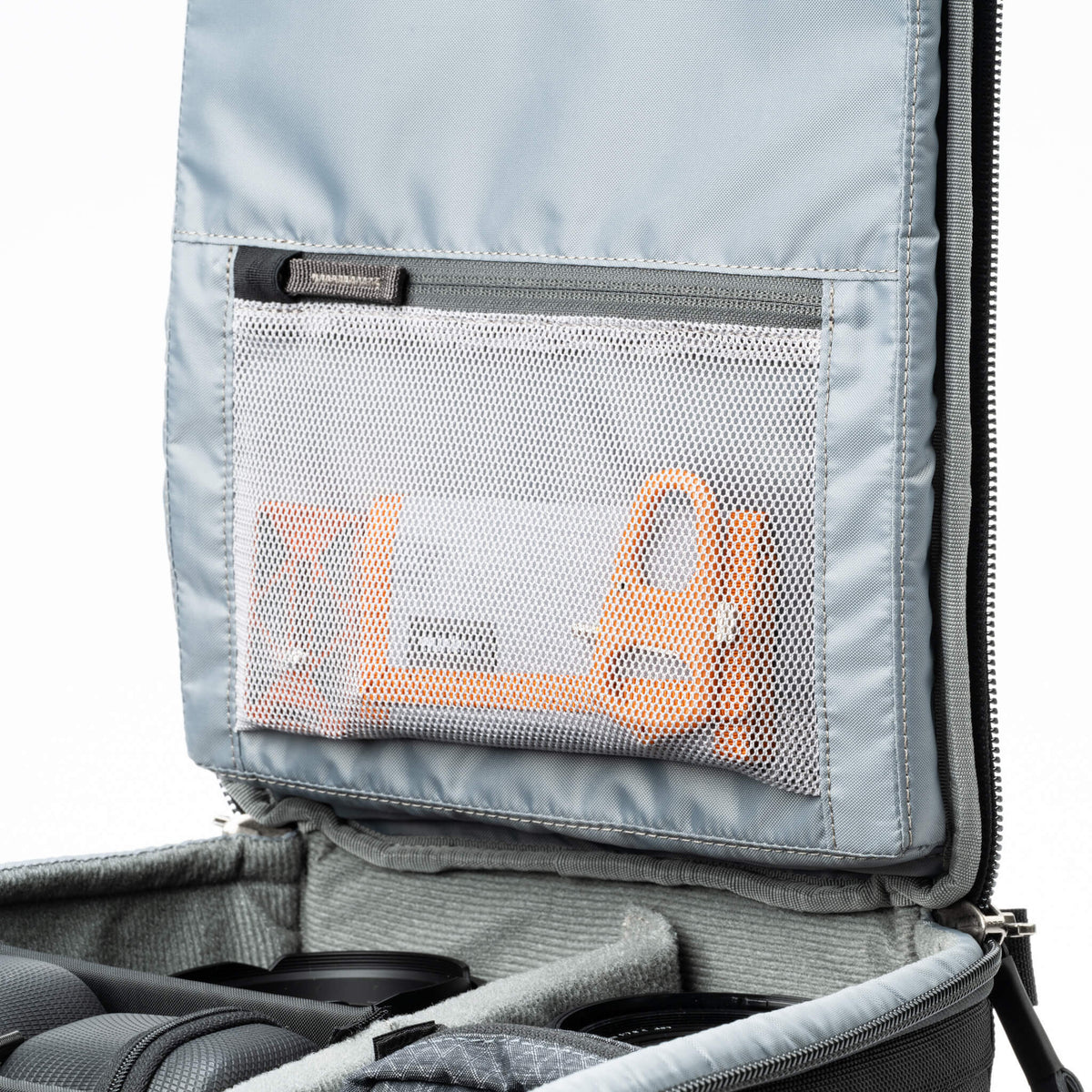 Think Tank Walker Pro Kamerarucksack – 24 L, für 14" Notebook – Spritzwassergeschützt, Neopren/Nylon, Schwarz
