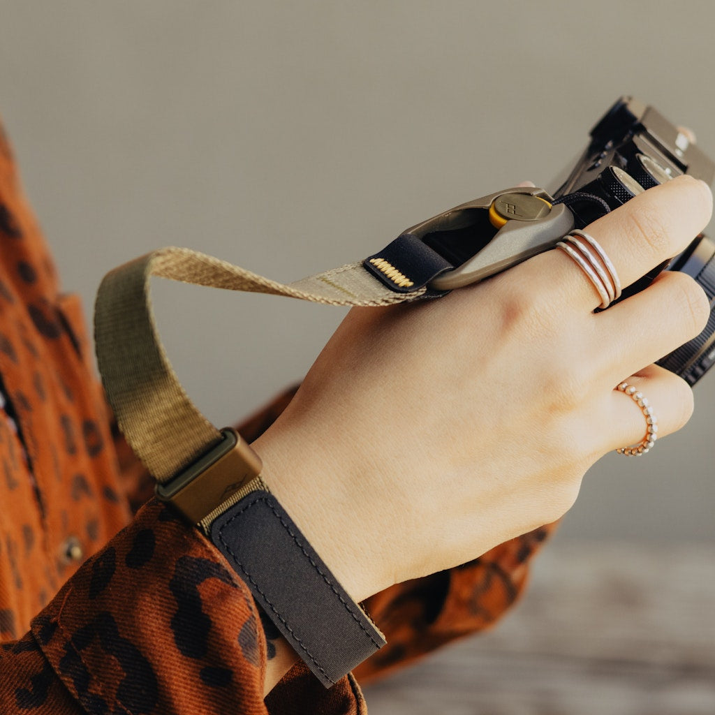 Peak Design Cuff Handriemen – Leder, Grün, 20–29 cm, 51 mm breit, 90 kg Tragkraft – für Digitalkamera