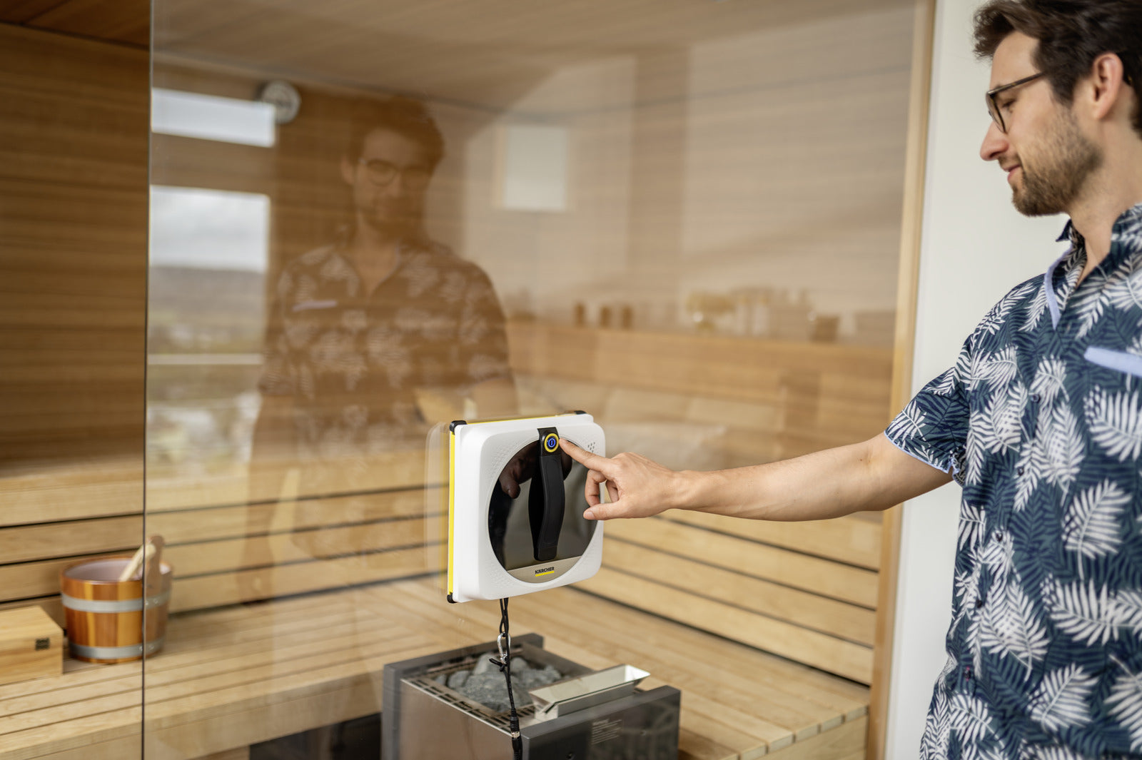 Kärcher Fensterreinigungsroboter RCW 4 – 0,15 l Frischwassertank – Weiss – 25,6 × 26,4 × 7,2 cm