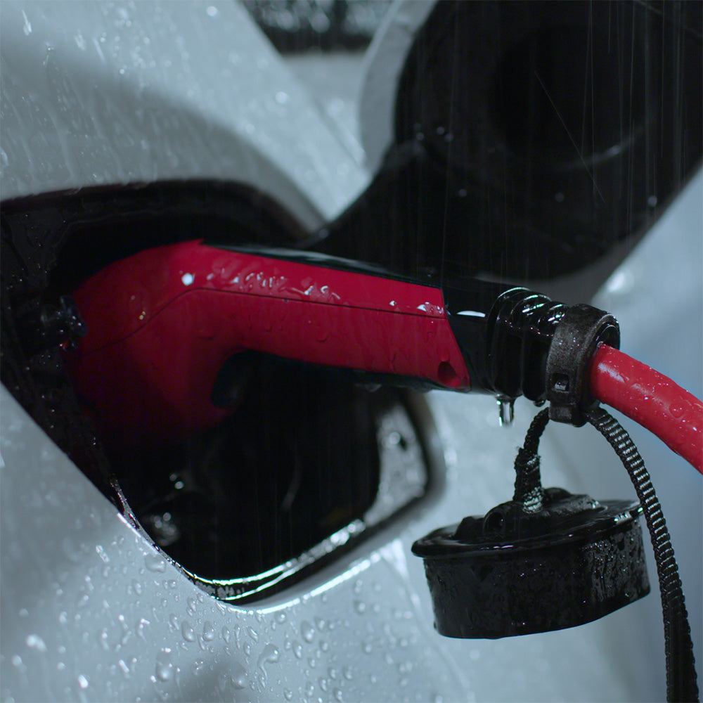 DEFA eConnect Rotes Verlängerungskabel, Typ 2–Typ 2, 7,5 m, 3-phasig 22 kW, 32 A, IP44, Abgewinkelt – Rot