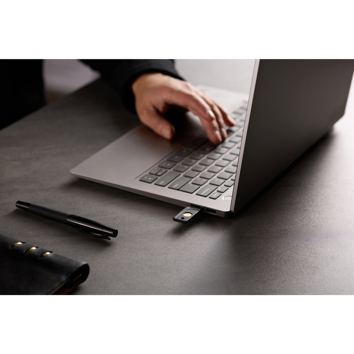 Kensington USB-Adapter – USB-A (Stecker) – VeriMark NFC+ – FIDO2 Level 2 – für Windows, Mac