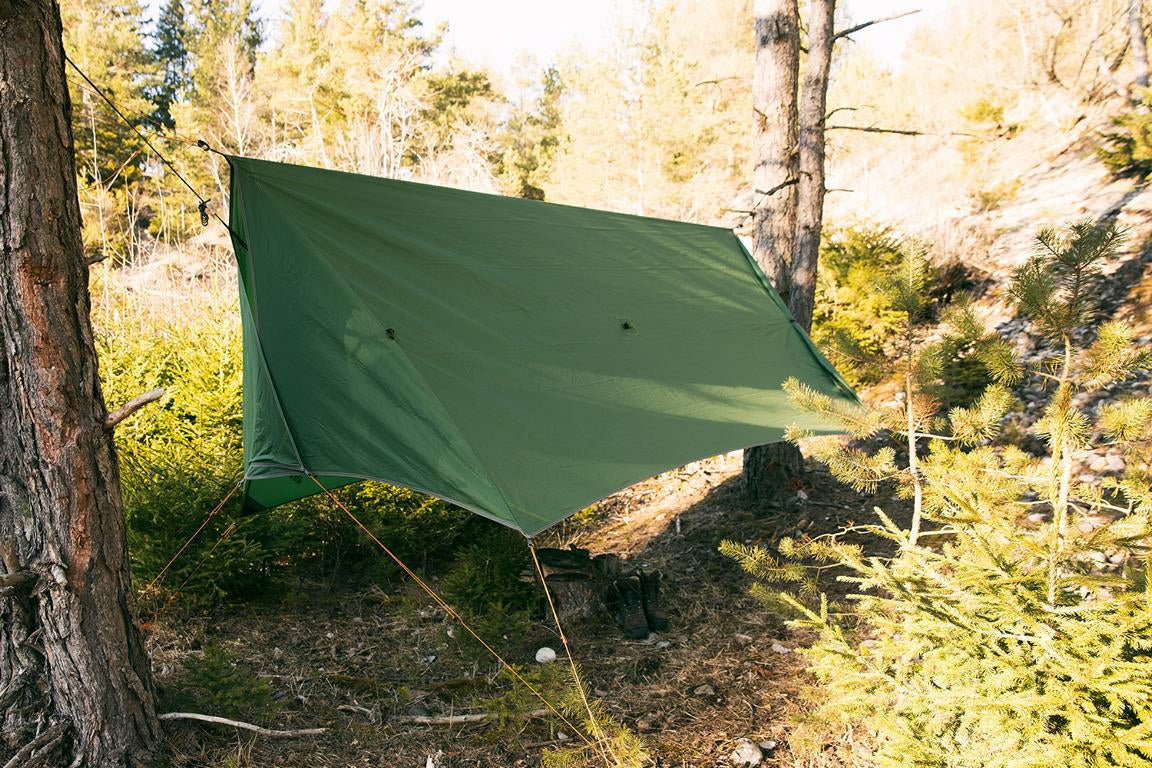 AMAZONAS Hängematte (hängend) – faltbar, Wassersäule 3'000 mm – für 1 Person, 140 × 320 cm – dunkelgrün