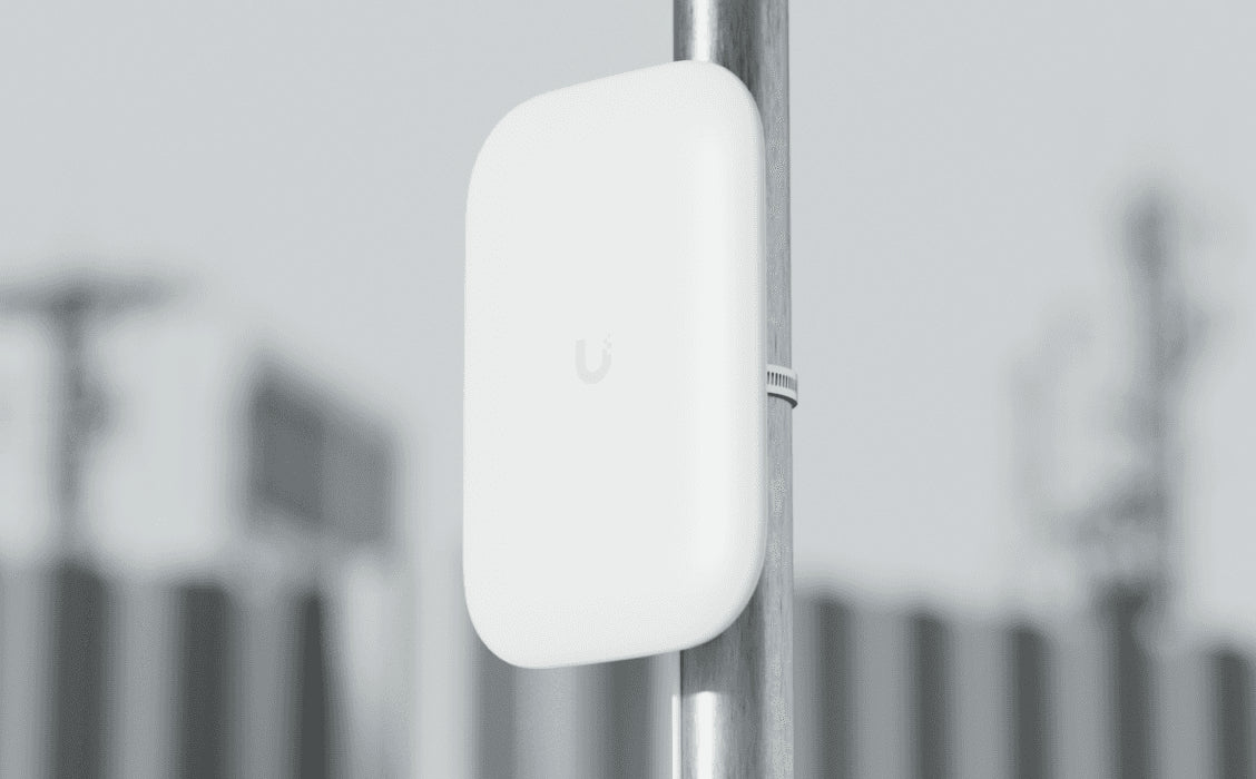 Ubiquiti Paneel-Antenne, 5 GHz, 15 dBi, IP6X, Weiss