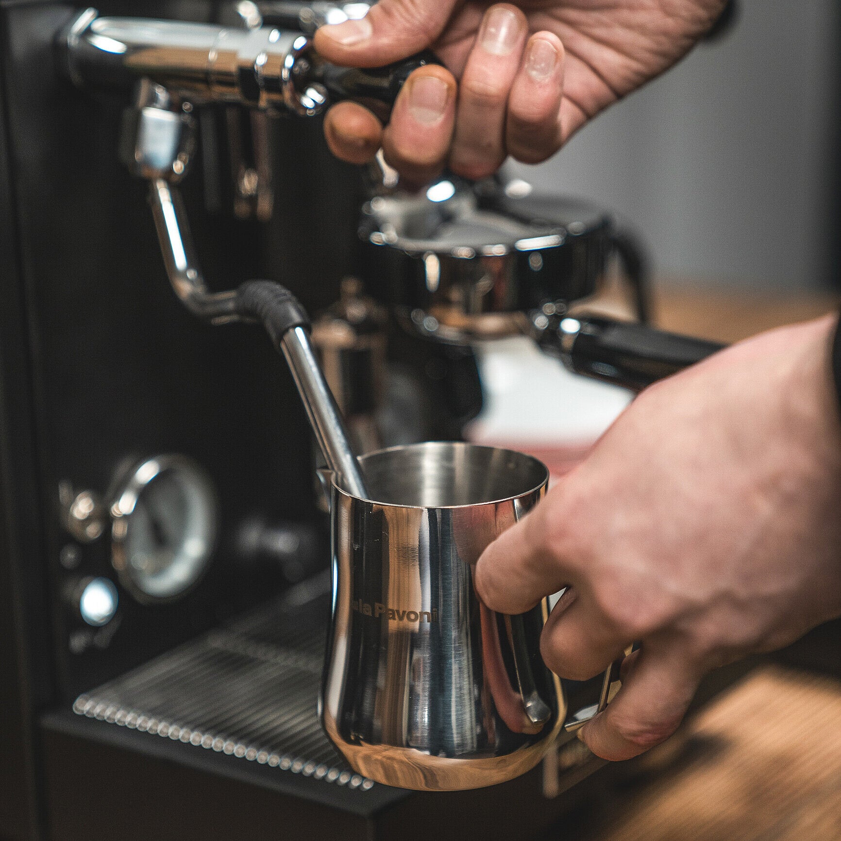 La Pavoni LPSCVB01EU Espressomaschine (Siebträger) – 9 bar, 2,9 l, Milchaufschäumer, Schwarz