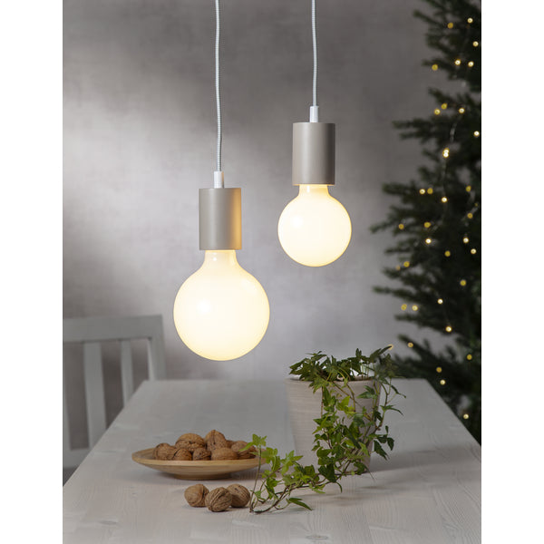 Star Trading LED-Leuchtmittel E27 Globe (G125) – Warmweiss 2700 K, 800 lm, 7,5 W – Transparent