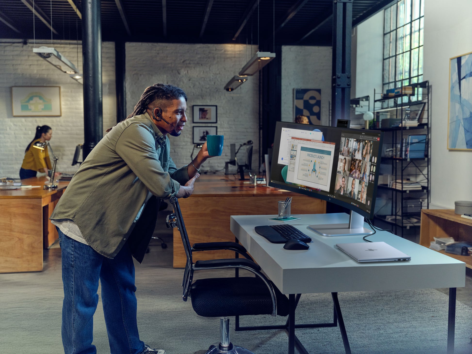 HP 549pm – 49" Curved, 5120 × 1440 (DQHD), VA, 165 Hz, USB-C 140 W, Webcam, LAN