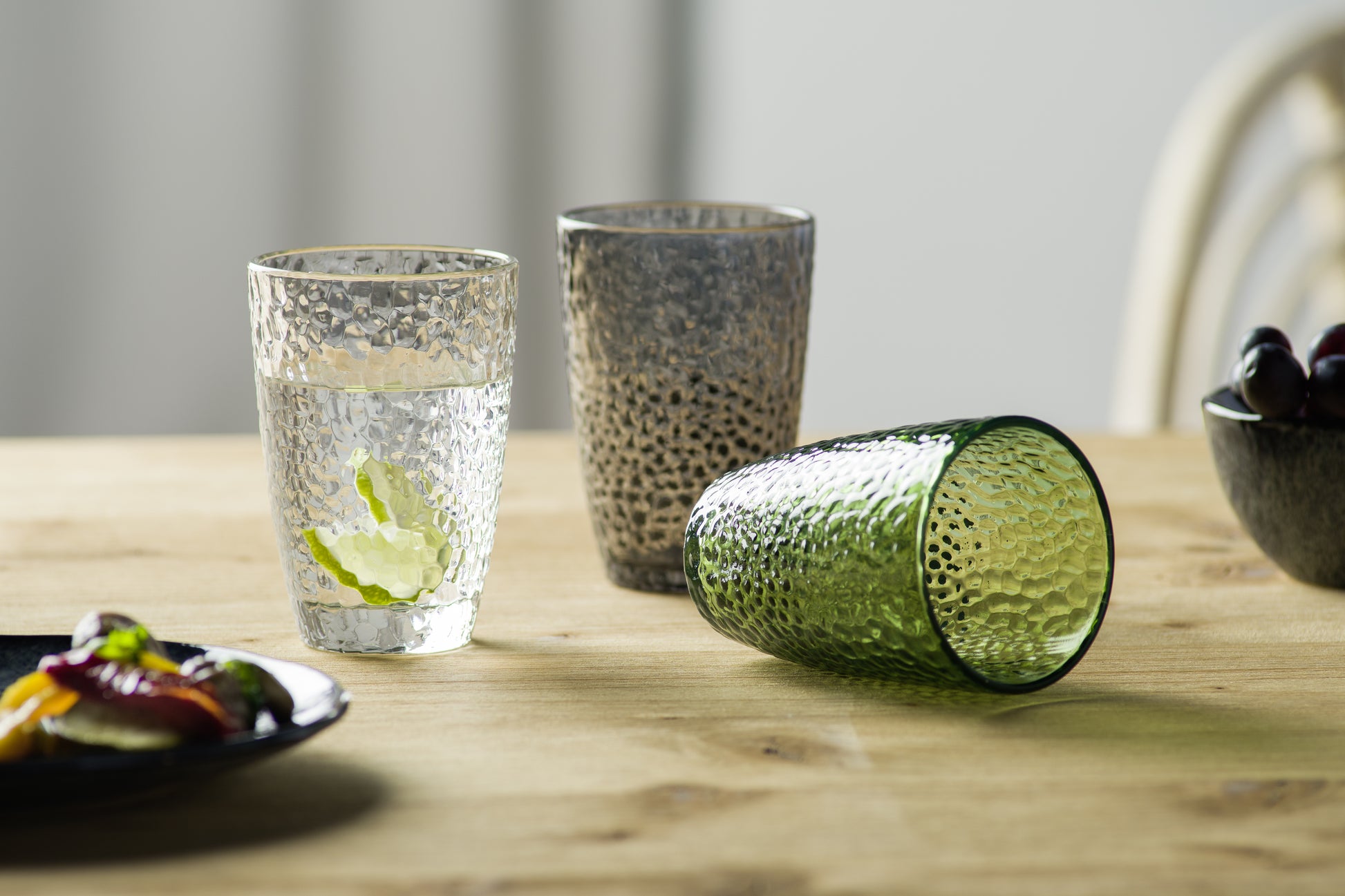 LEONARDO Trinkgläser – 4er Set, 340 ml, Ø 8 cm, Kalk-Natron-Glas, Anthrazit, spülmaschinenfest