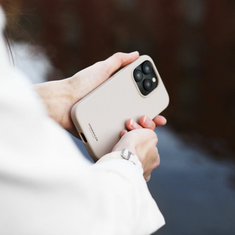 Vonmählen Backcover – für Apple iPhone 15 Pro Max, MagSafe, Silikon, Creme
