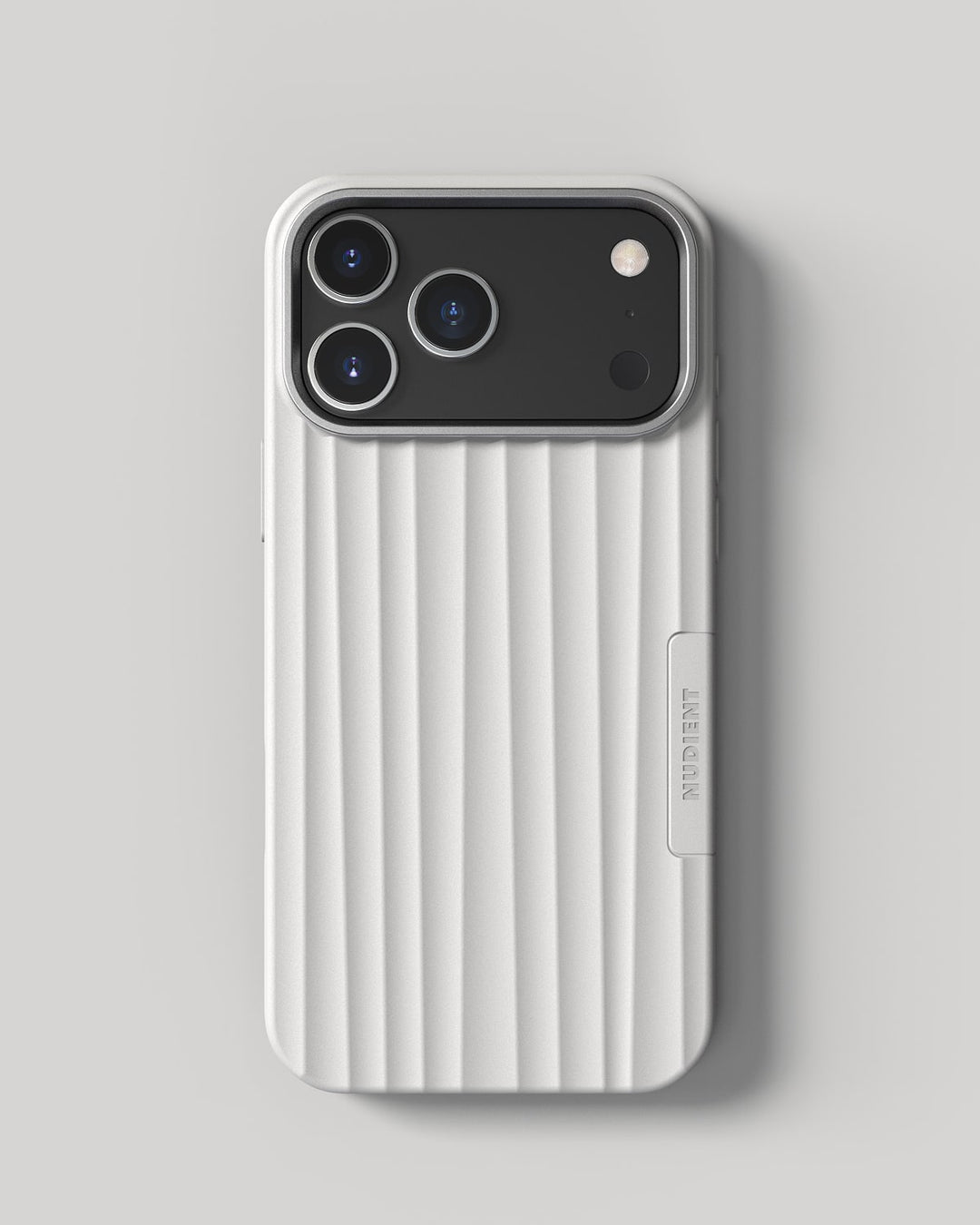 Nudient – Backcover Bold – für Apple iPhone 17 Pro Max – weiss – MagSafe-kompatibel