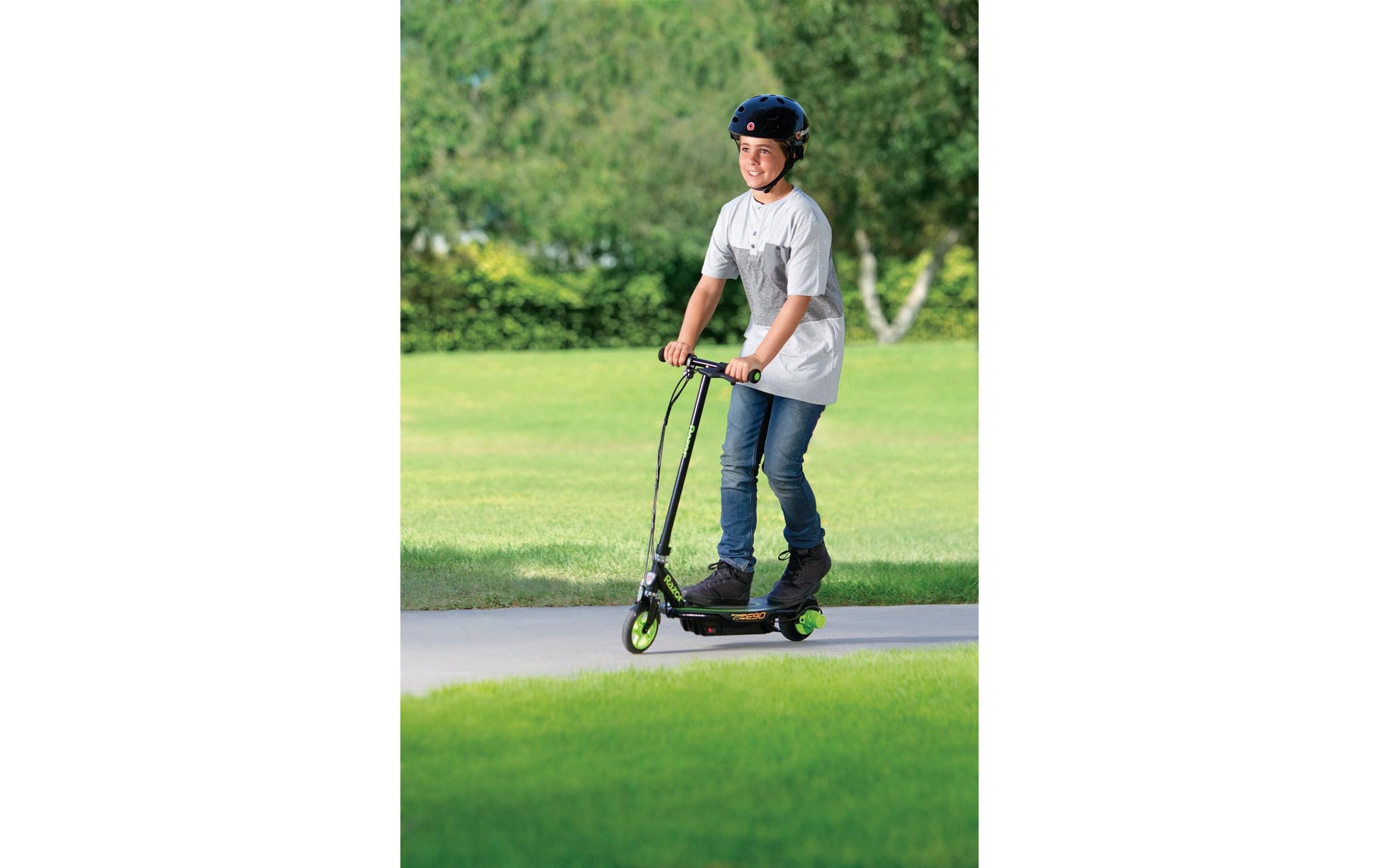 Razor Power Core E90 Elektroroller – 16 km/h, 24 km Reichweite, 12 V Akku – ab 8 Jahren – schwarz