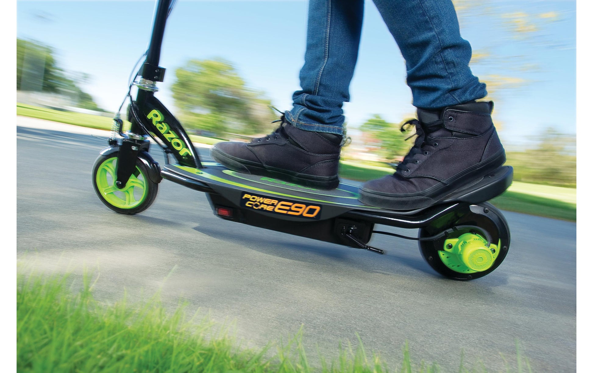 Razor Power Core E90 Elektroroller – 16 km/h, 24 km Reichweite, 12 V Akku – ab 8 Jahren – schwarz