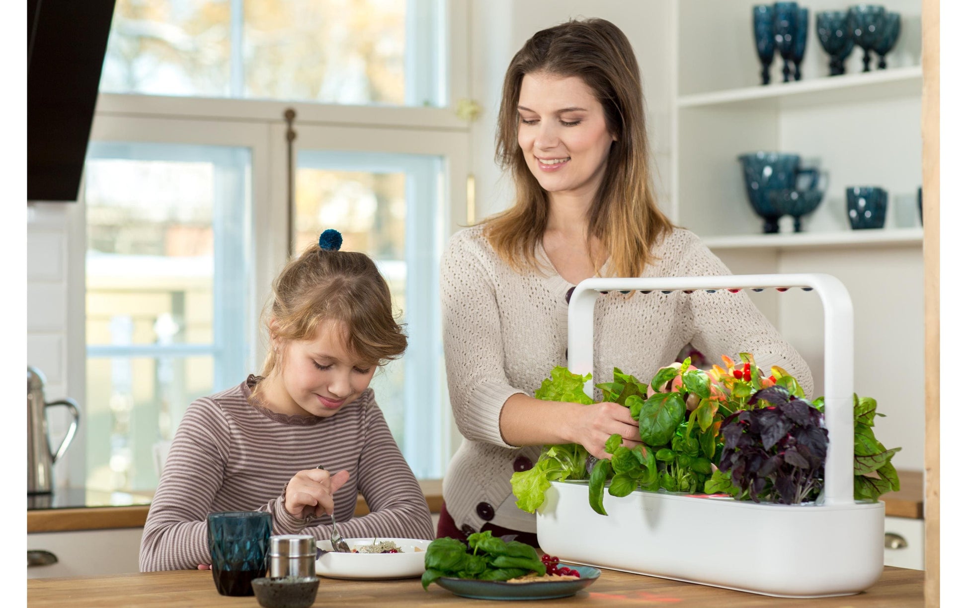 Click & Grow Smart Garden 9 – Höhe 39,6 cm, integrierte LED-Beleuchtung – Weiss