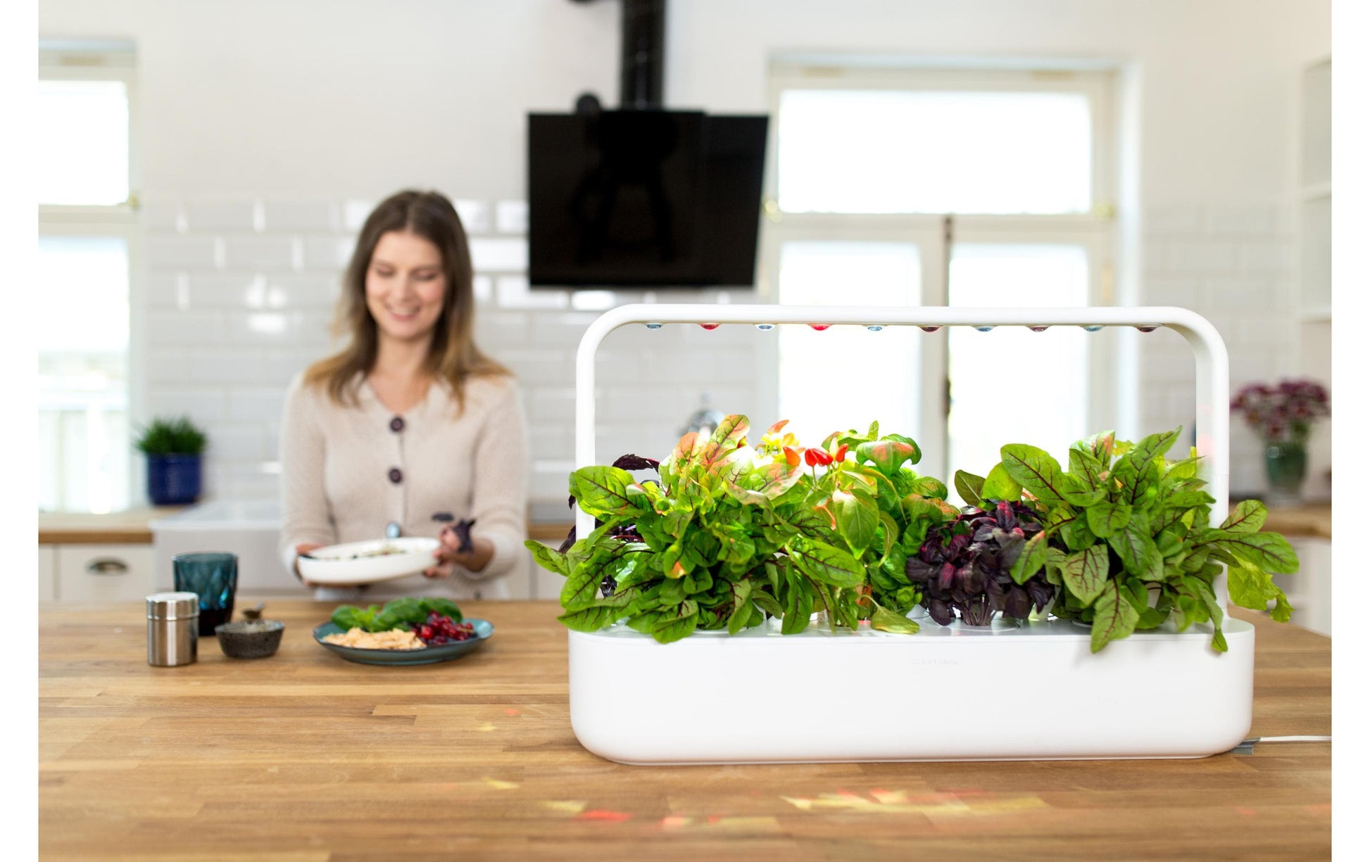 Click & Grow Smart Garden 9 – Höhe 39,6 cm, integrierte LED-Beleuchtung – Weiss