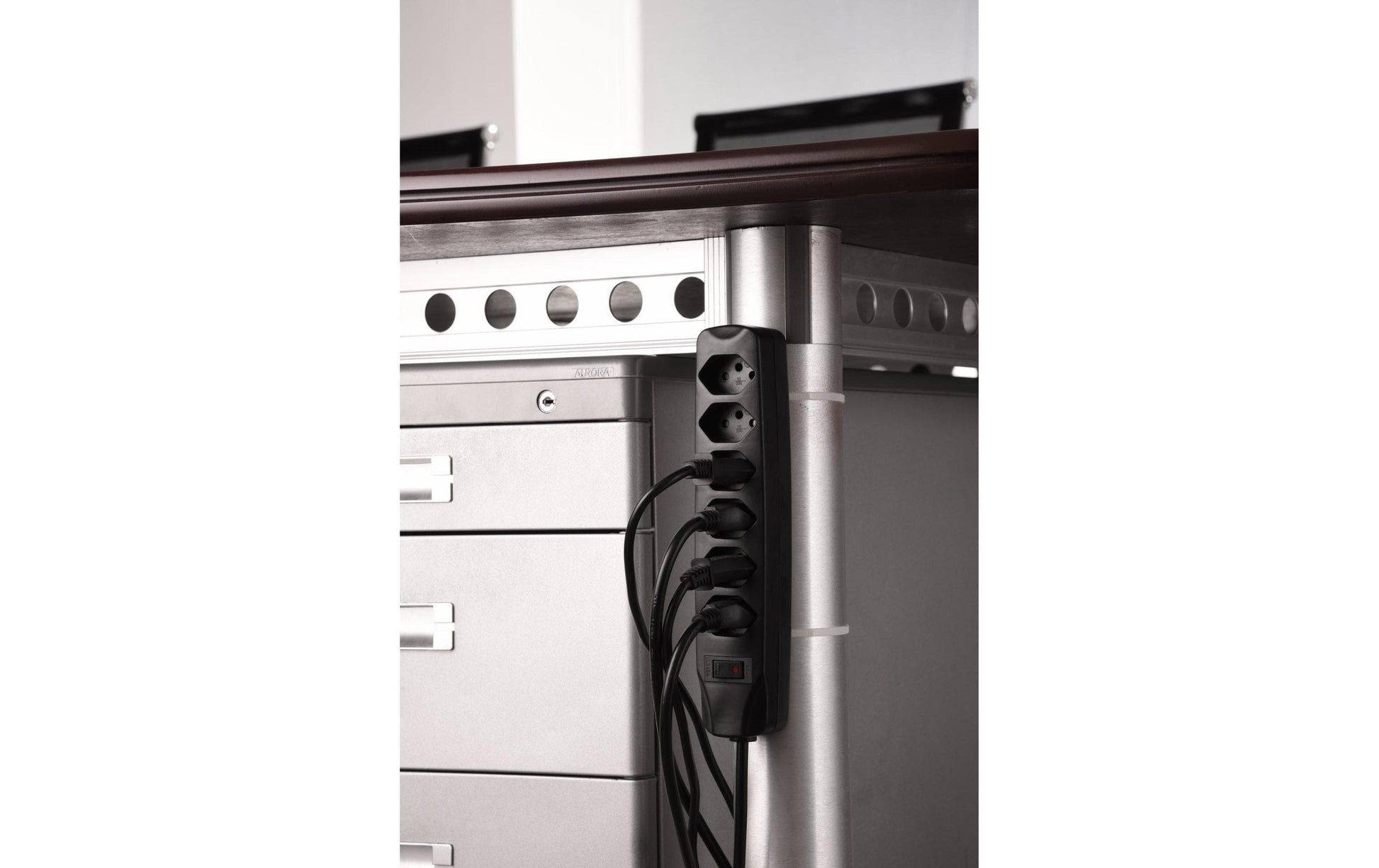 FURBER.power Steckdosenleiste, 7×T13, 1,5 m, Eingang T12, Befestigungslaschen, Kinderschutz – Schwarz