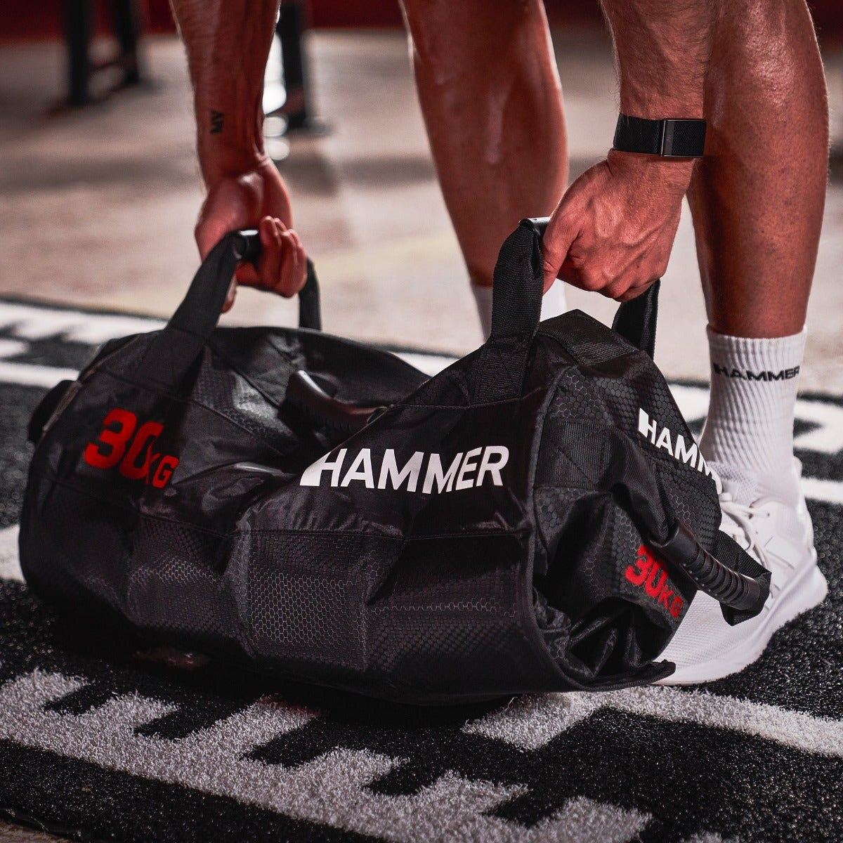 HAMMER Competition Sandsack, 20 kg, 36 × 32 × 10 cm – Rot/Schwarz, Oxford