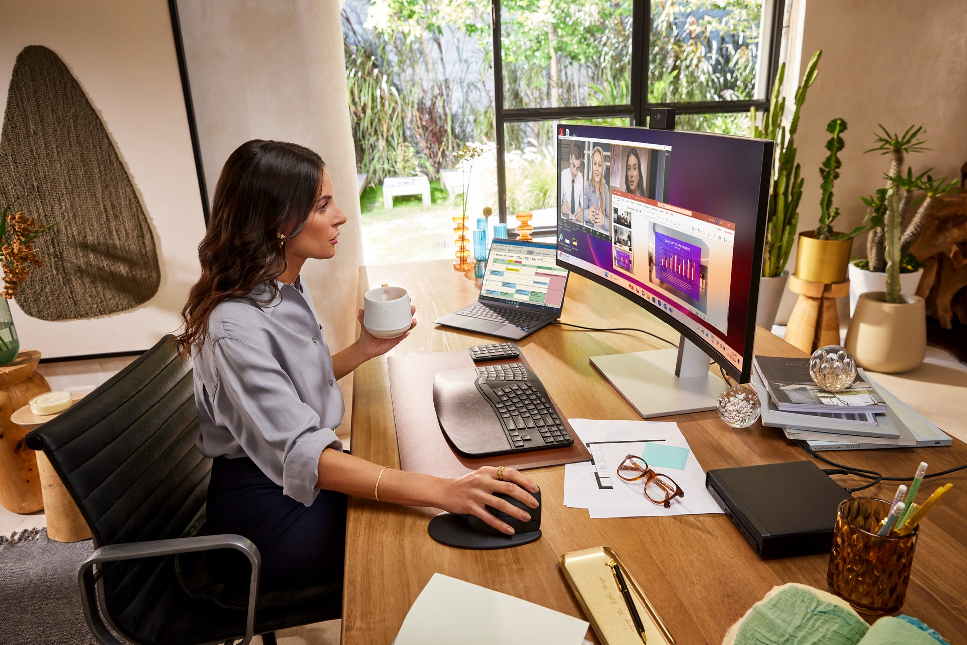 HP 734pm 34 Curved, 3440 x 1440 (UWQHD), IPS Schwarz, 120 Hz, USB-C 100 W, Webcam, KVM, LAN