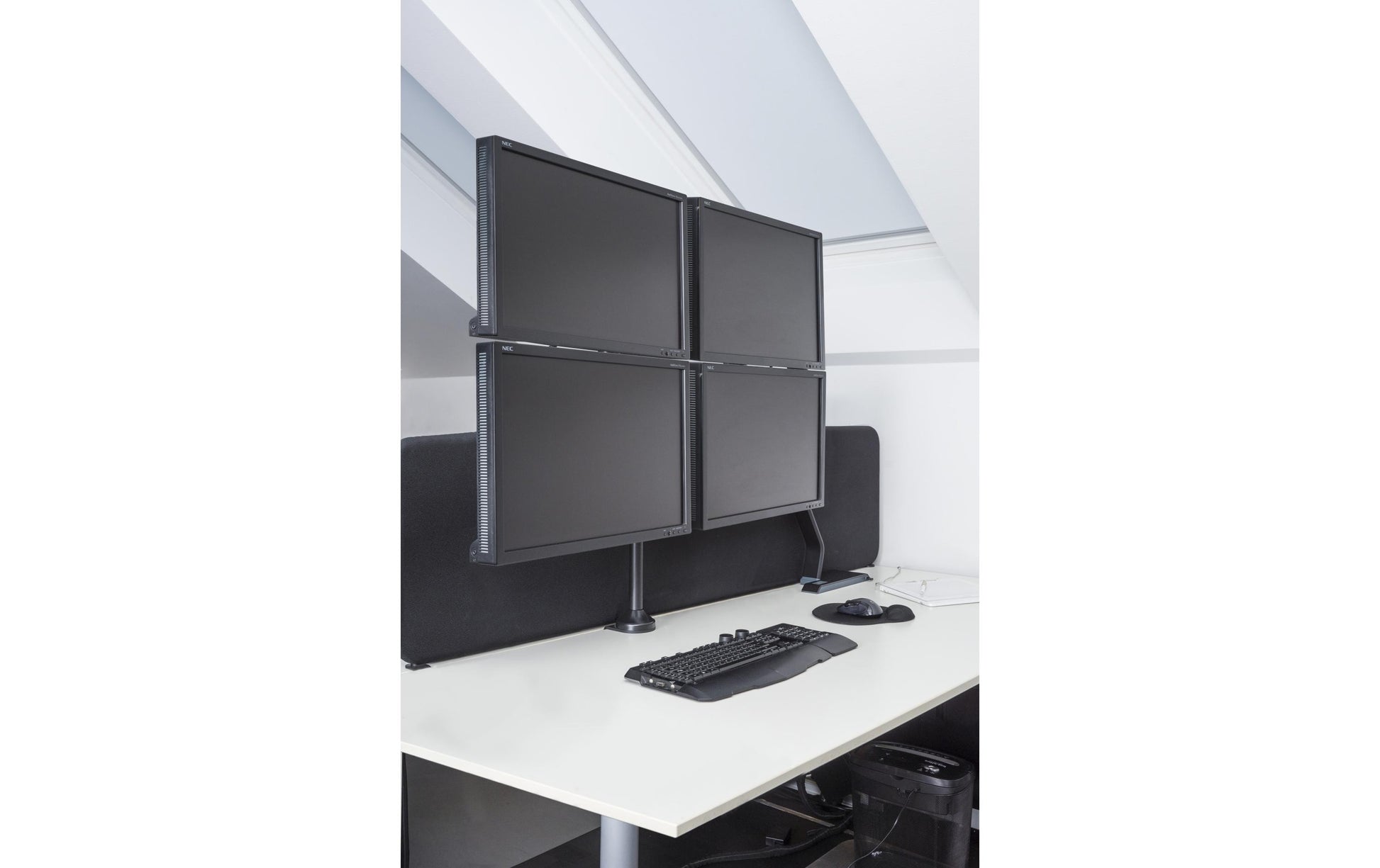 Multibrackets 7228 – Tischhalterung, Quad, Standfuss, bis 32", VESA 75 × 75 mm, 10 kg, neigbar, silber