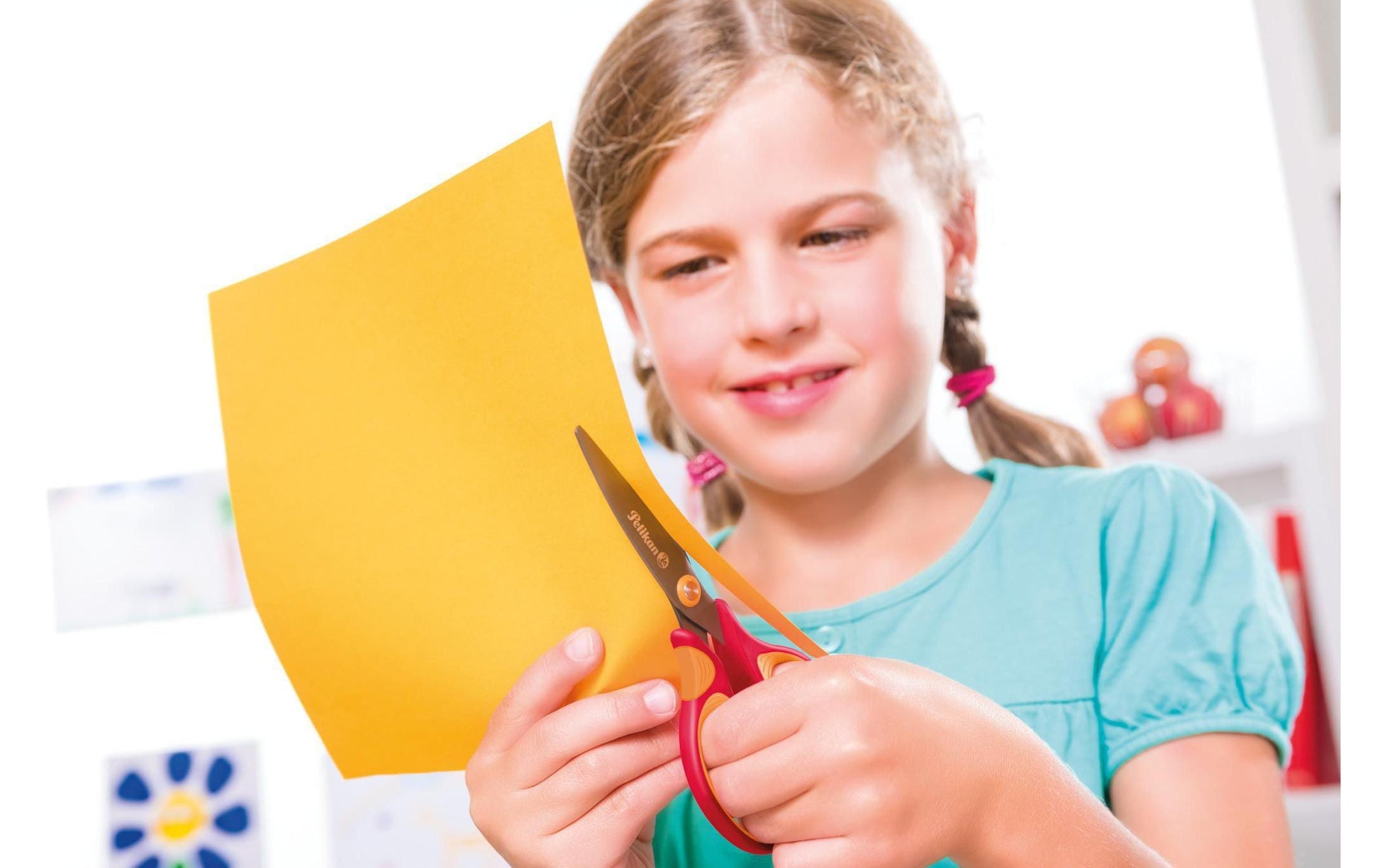Pelikan Griffix Kinderschere, abgerundet, für Linkshänder – Titannitrid-beschichtet, ergonomischer Griff, Blau