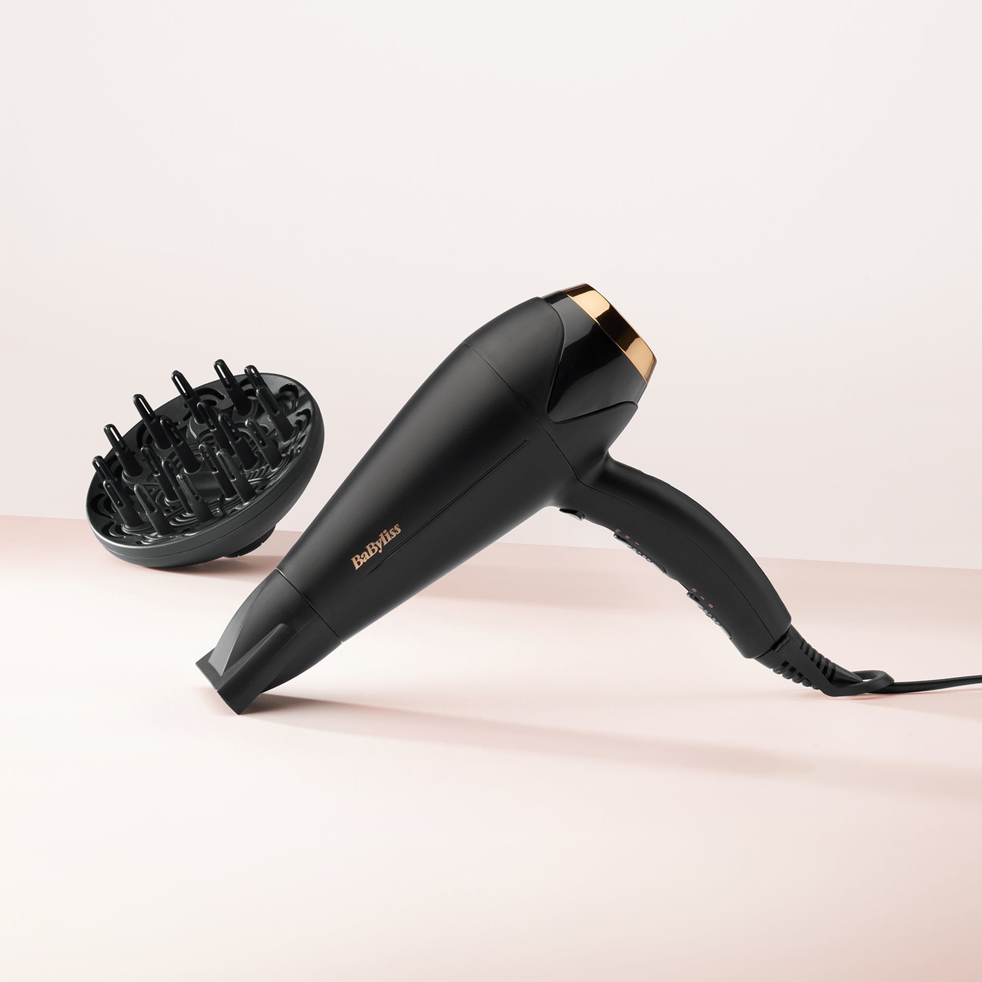 BaByliss Haartrockner D570DE – 2200 W, Ionenfunktion, Keramik-Heizsystem, 2 Geschwindigkeiten, 3 Heizstufen – Schwarz