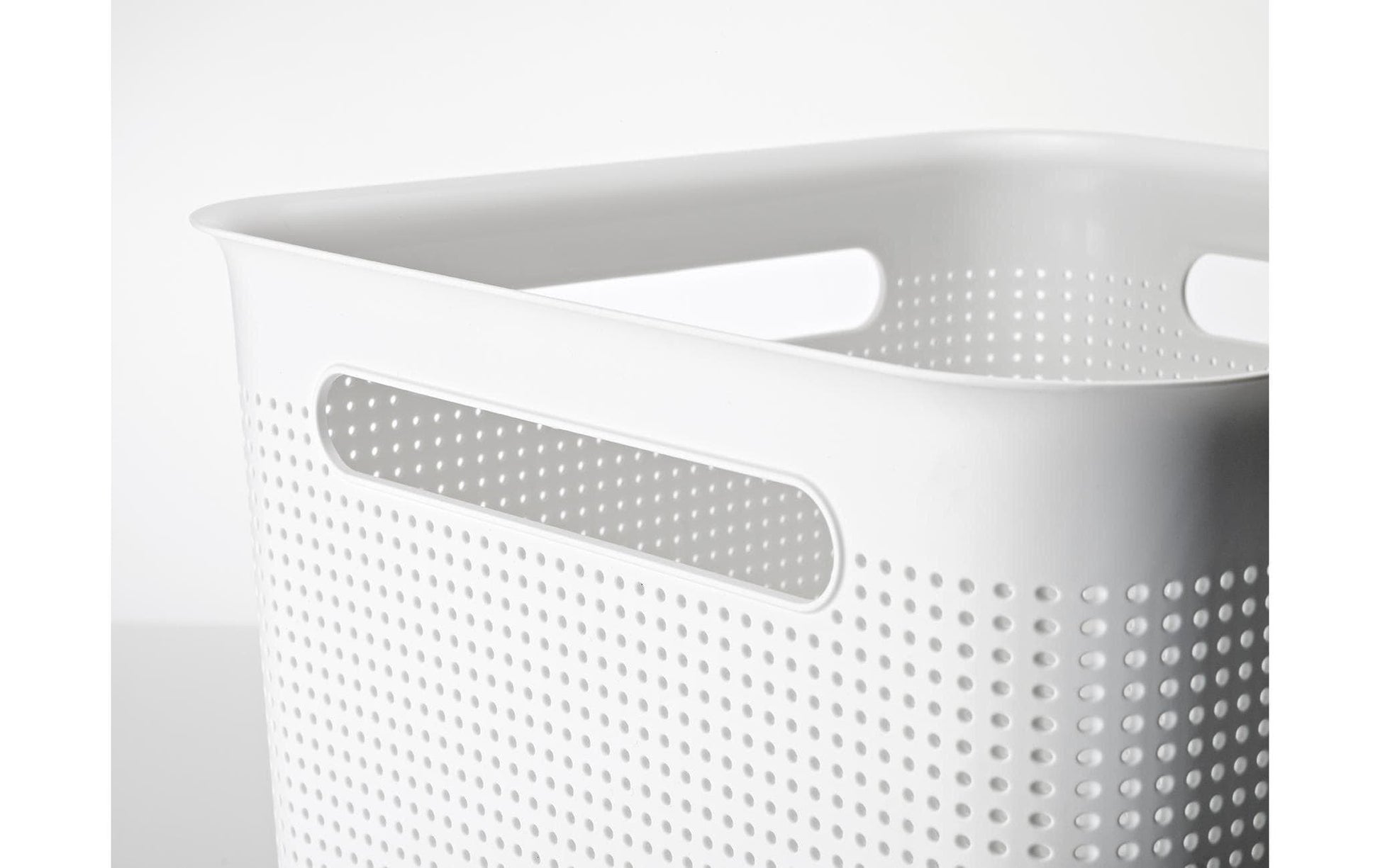 Rotho Aufbewahrungsbox 4,5 l – Kunststoff – Weiss – mit Griff, BPA-frei – 180 × 130 × 262 mm