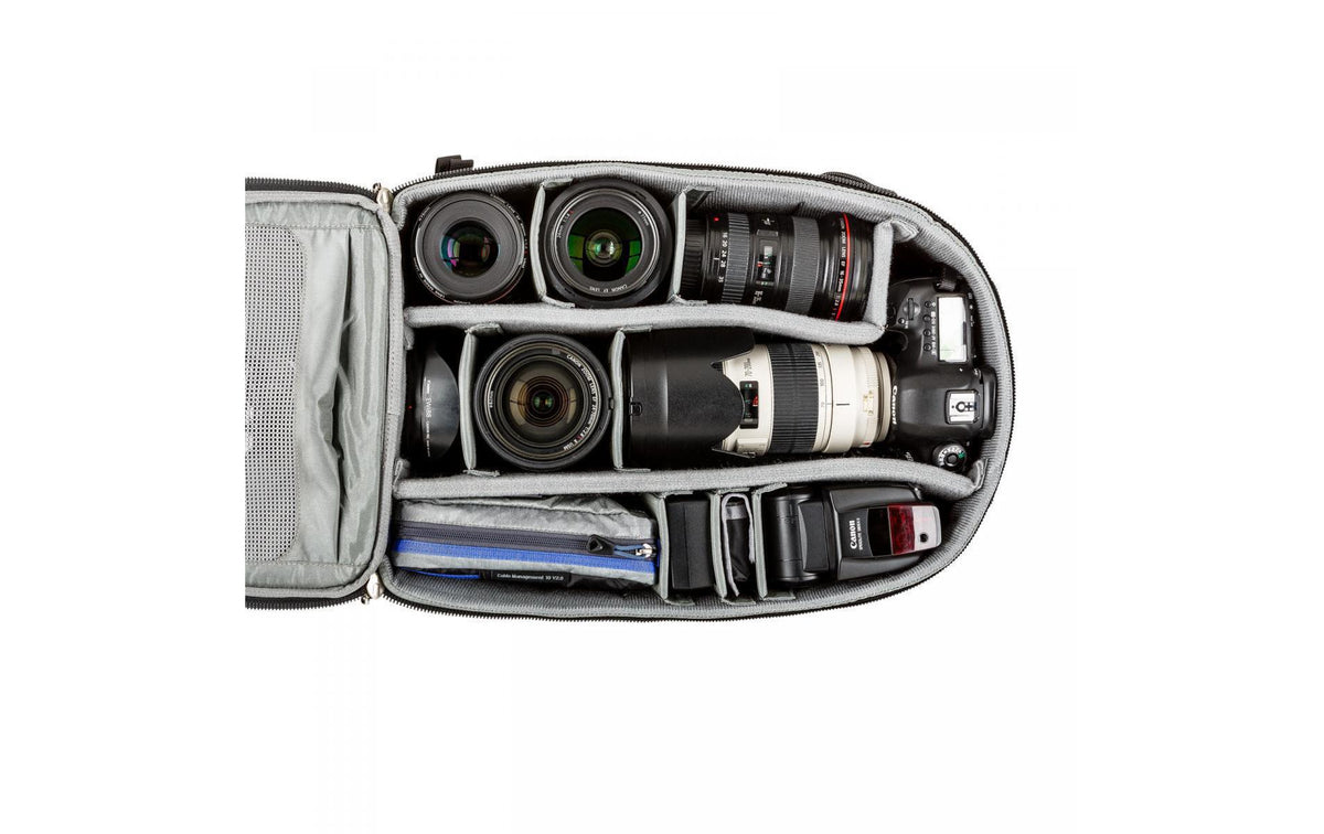 Think Tank Airport Essentials Rucksack – DSLR, 4 Objektive, Notebook-/Tablet-Fach, Regenhülle – Schwarz