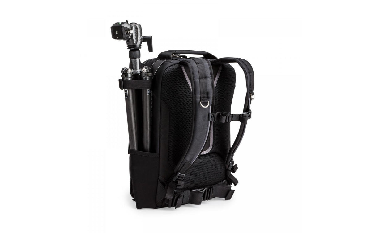 Think Tank Airport Essentials Rucksack – DSLR, 4 Objektive, Notebook-/Tablet-Fach, Regenhülle – Schwarz