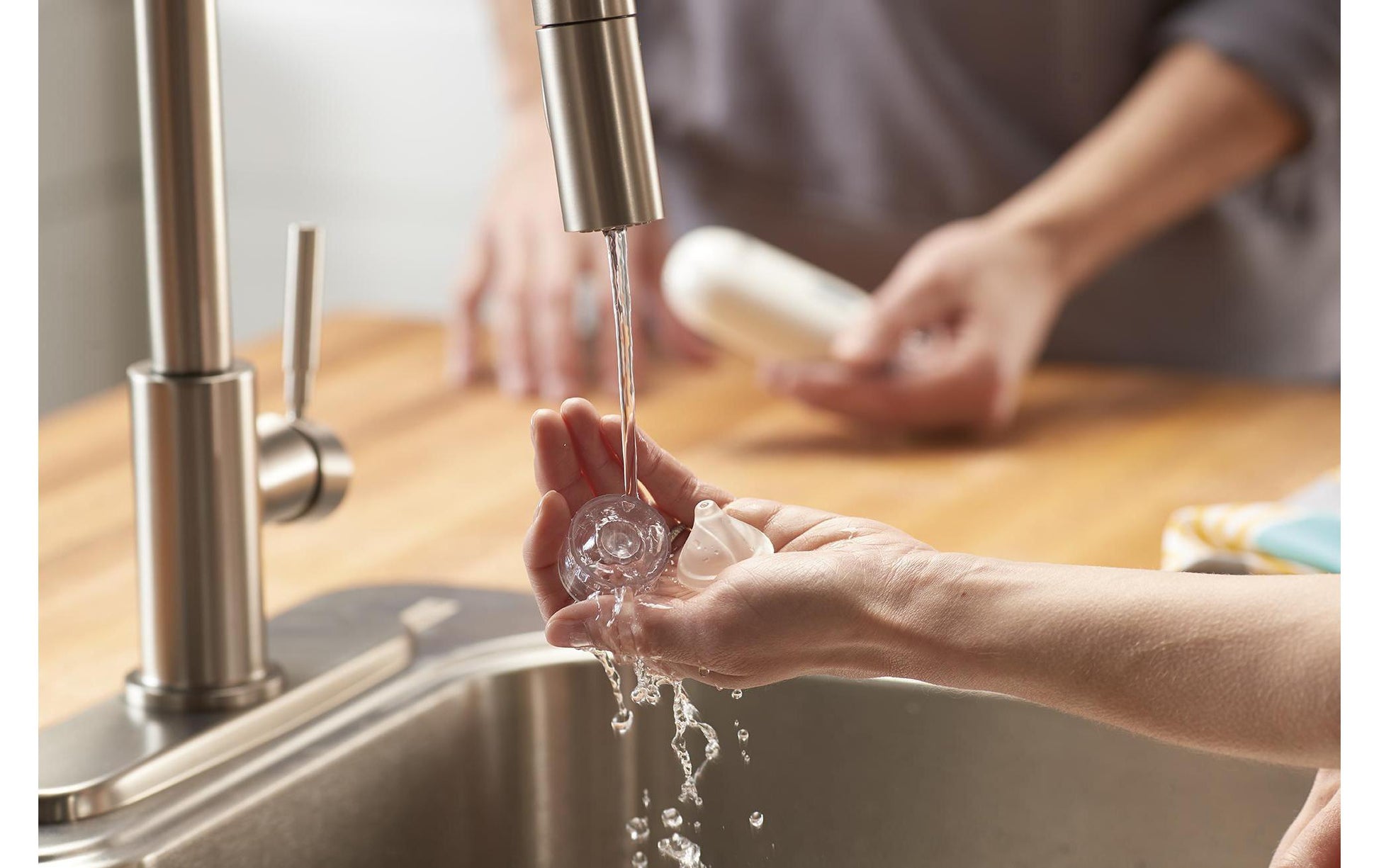 Braun Nasensauger BNA 100 – elektrisch, Akku – abnehmbare, spülmaschinenfeste Spitzen – weiss