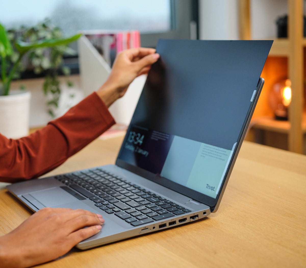 Trust Blickschutzfilter für Laptop 15,6", 16:9 – 344 × 194 mm, Blickschutz von allen 4 Seiten