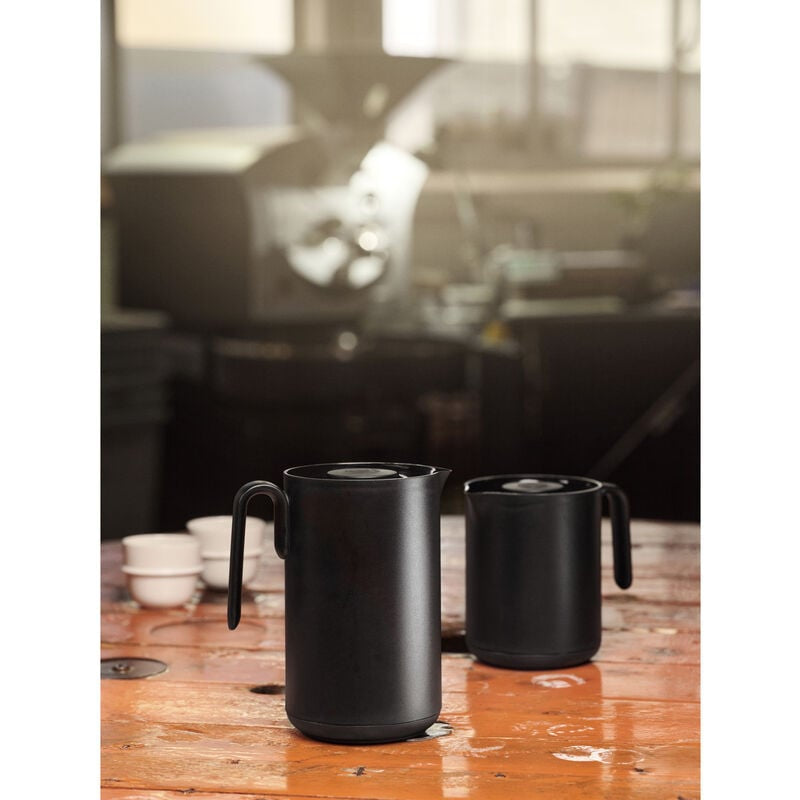 Zone Denmark Thermoskanne – 1 l, Ø 13,2 cm, Glas/Kunststoff (PP), Knopfdruckverschluss, 10 h Warmhaltezeit