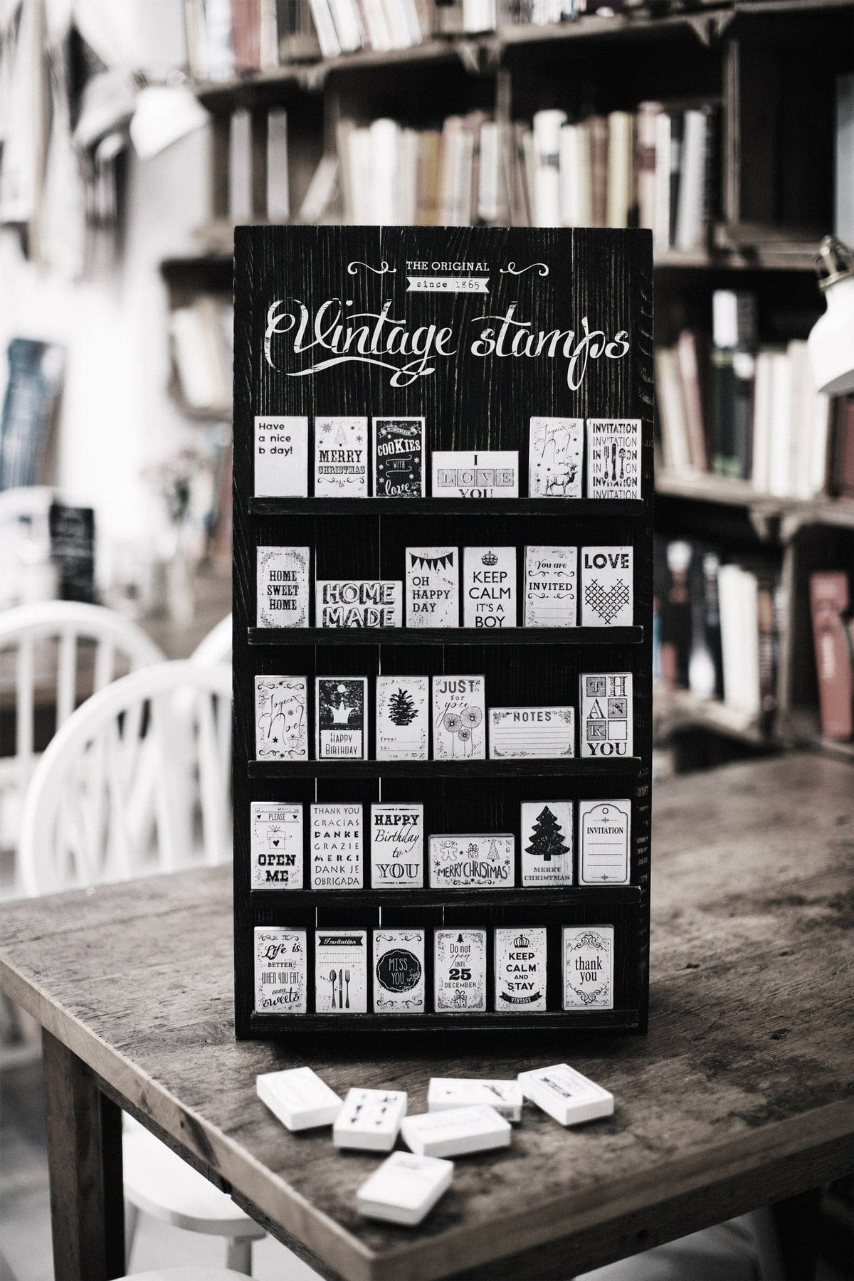 Colop Thekendisplay 75 Stempel, 12 Stempelkissen – 320×680×165 mm – Display Vintage
