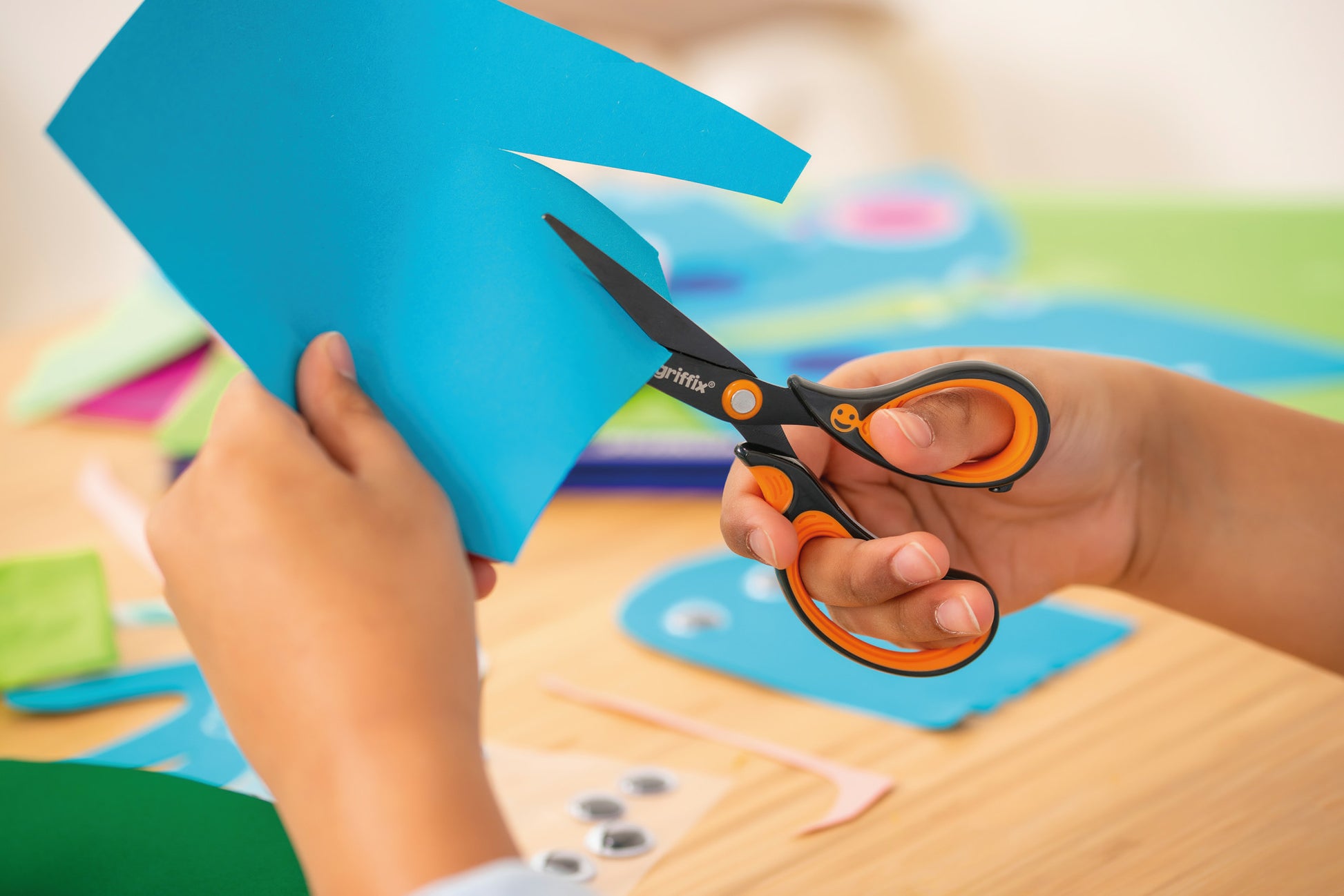 Pelikan Griffix Kinderschere – Stahl, titannitrid-beschichtet, ergonomischer Griff, Schwarz/Orange