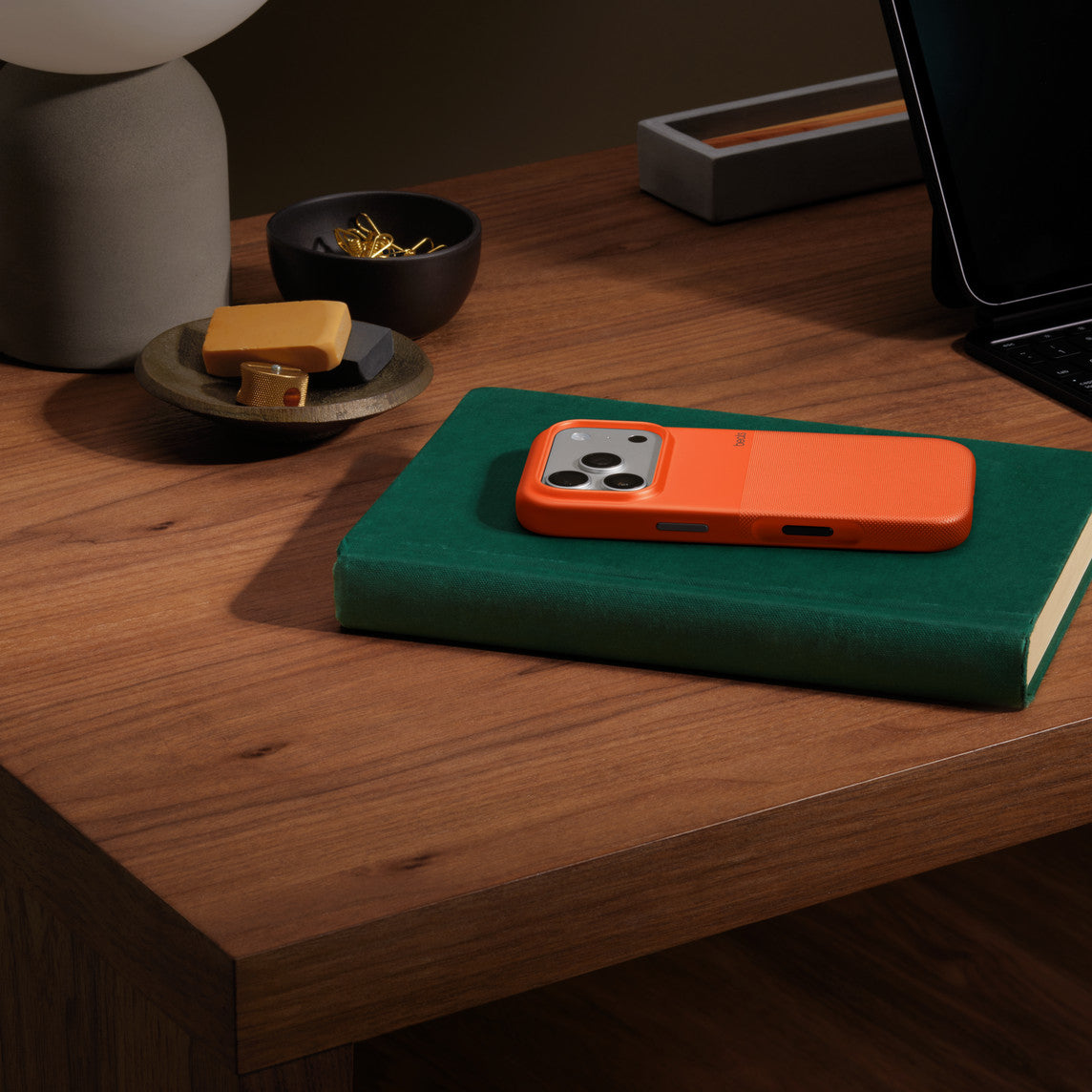 Apple Beats Backcover – für Apple iPhone 17 Pro, MagSafe, TPU, Sierra Orange