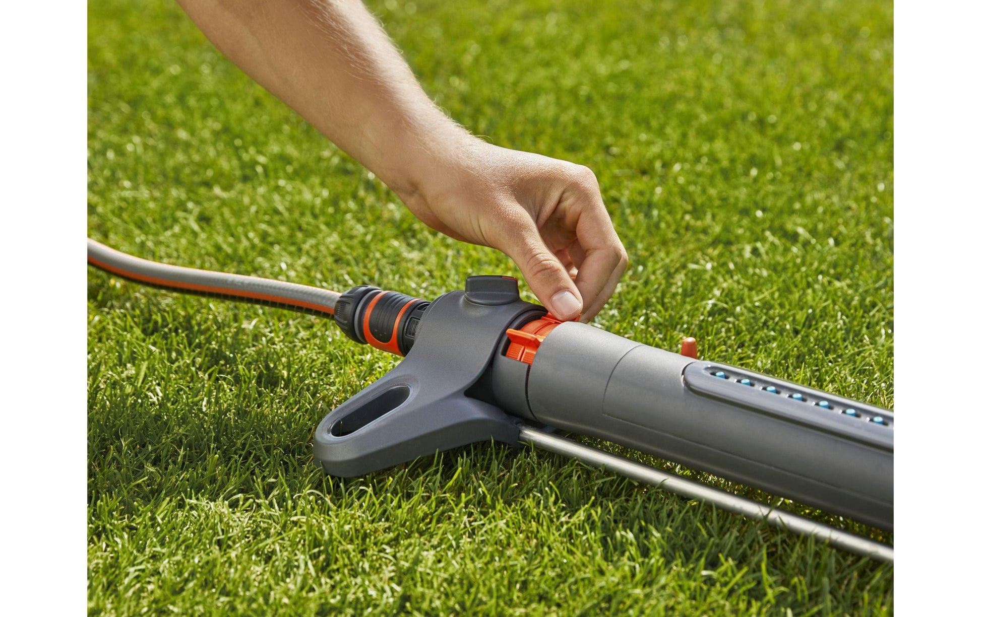 Gardena Viereckregner AquaZoom M – 3–18 m Sprühbereich, 250 m² Abdeckung, Schwarz